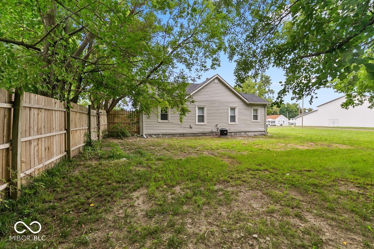 Photo 15 of 23 of 1728 W 20th Street house