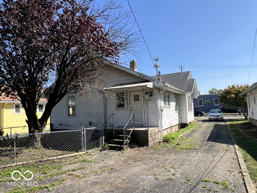 Photo 12 of 13 of 414 E 31st Street house