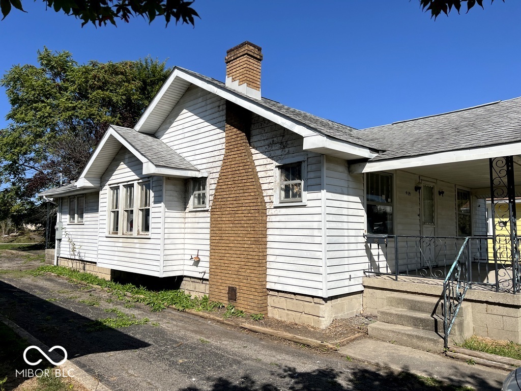 Photo 2 of 13 of 414 E 31st Street house