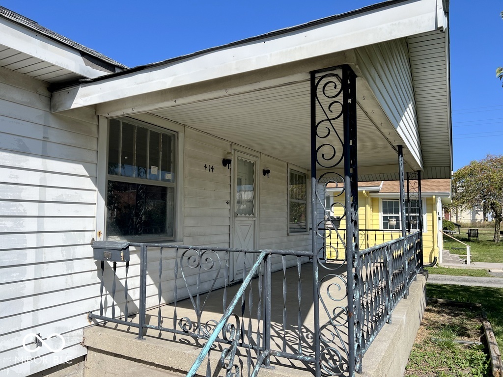 Photo 3 of 13 of 414 E 31st Street house