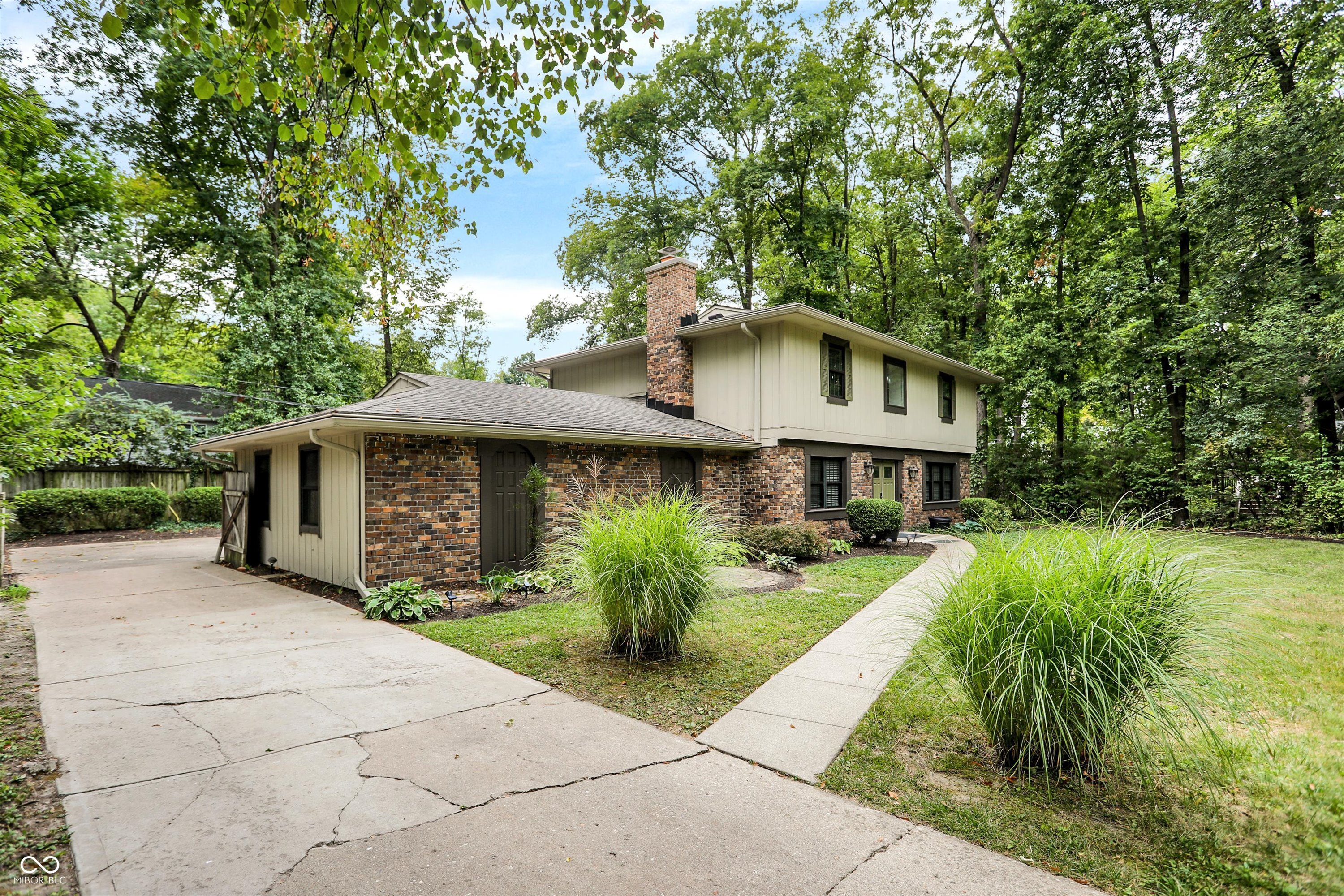 Photo 3 of 56 of 16 Shady Lane house