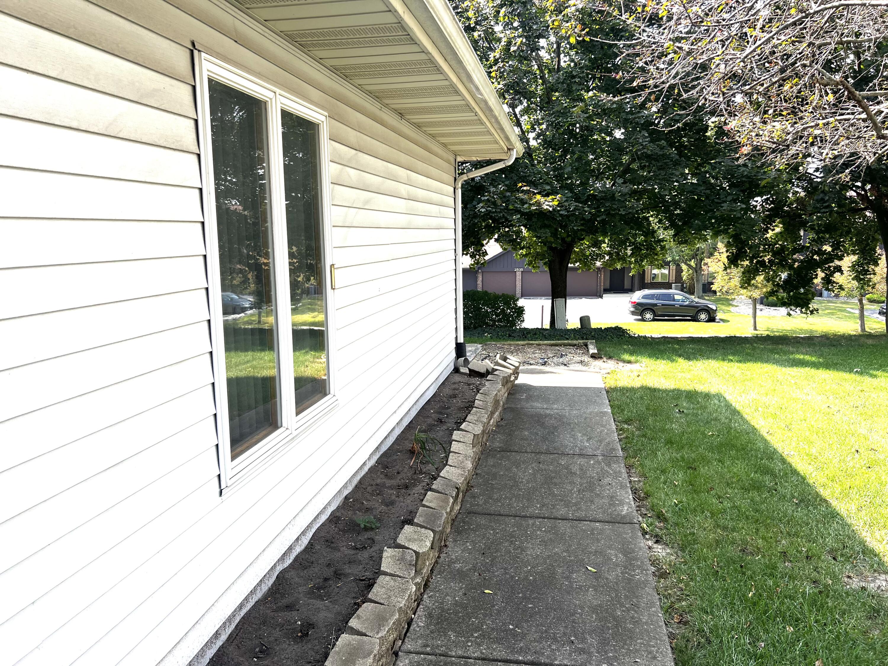 Photo 4 of 17 of 2581 Brookwood Drive townhome