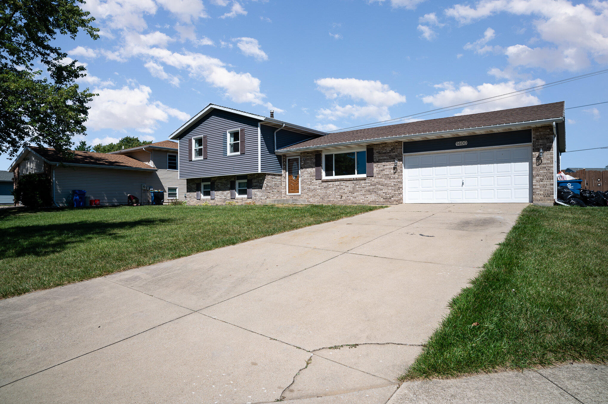 Photo 2 of 24 of 1400 W 97th Avenue house