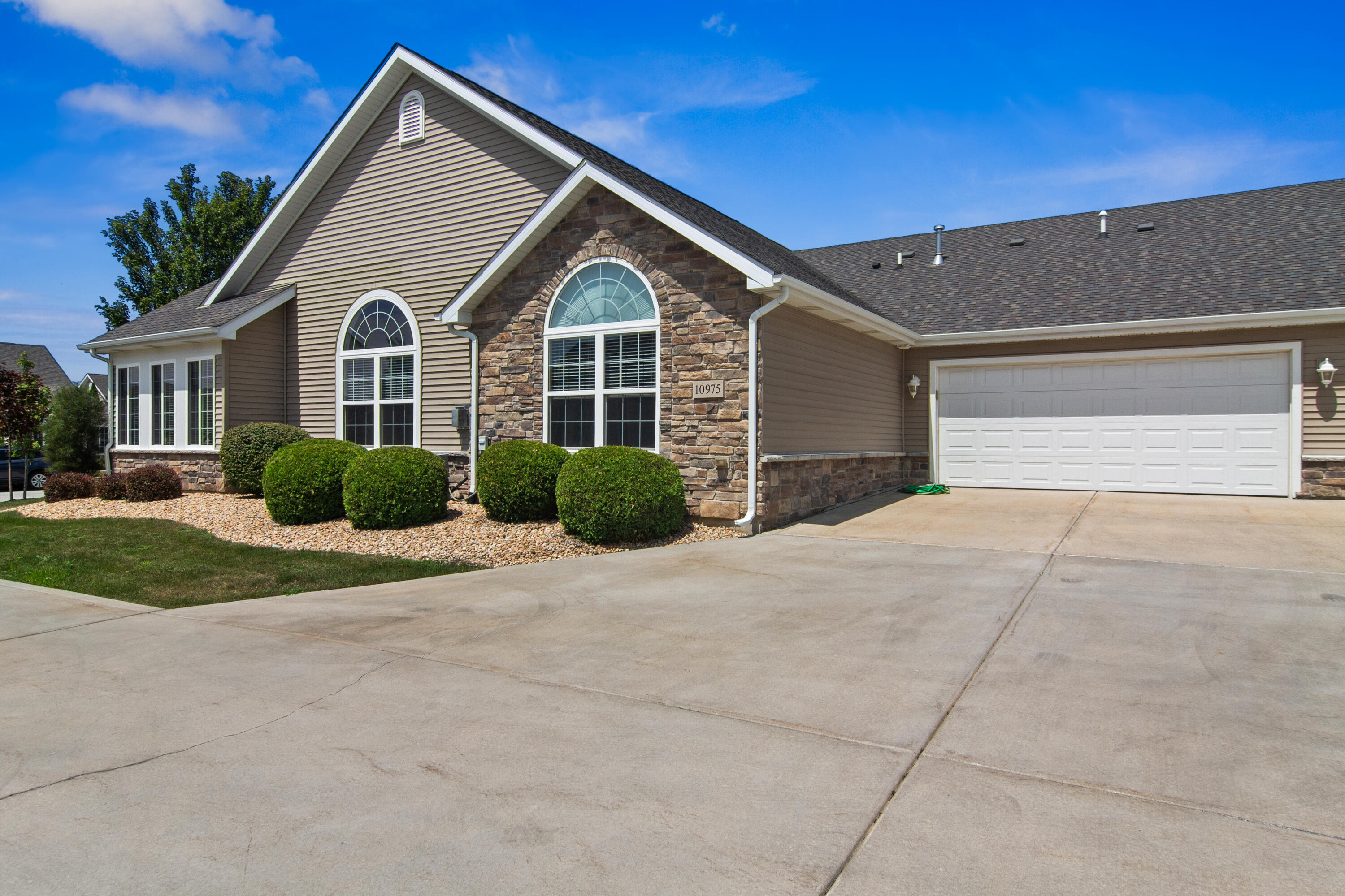 Photo 3 of 21 of 10975 Elkhart Place townhome