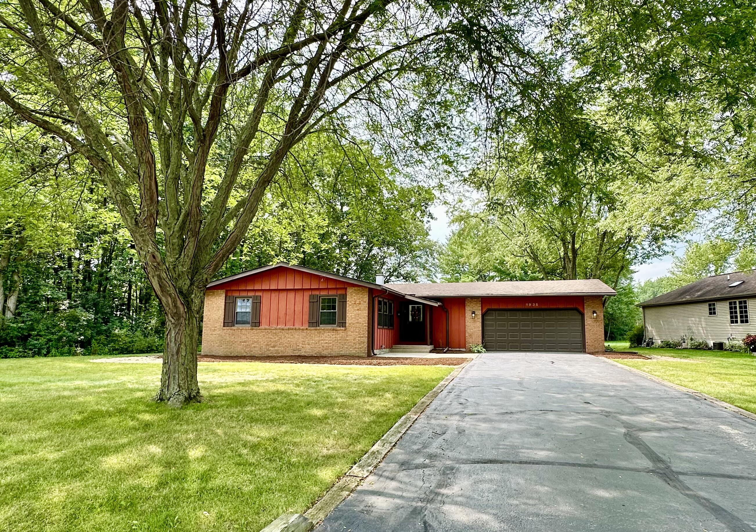 Photo 1 of 34 of 1935 Loganberry Lane house