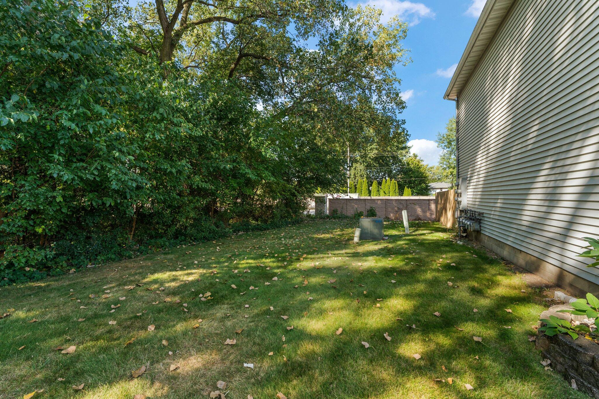 Photo 16 of 19 of 915 Windsor Lane townhome