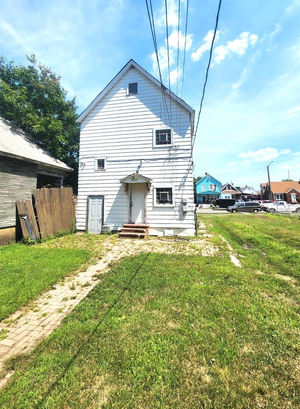 Photo 17 of 18 of 5016 Magoun Avenue house