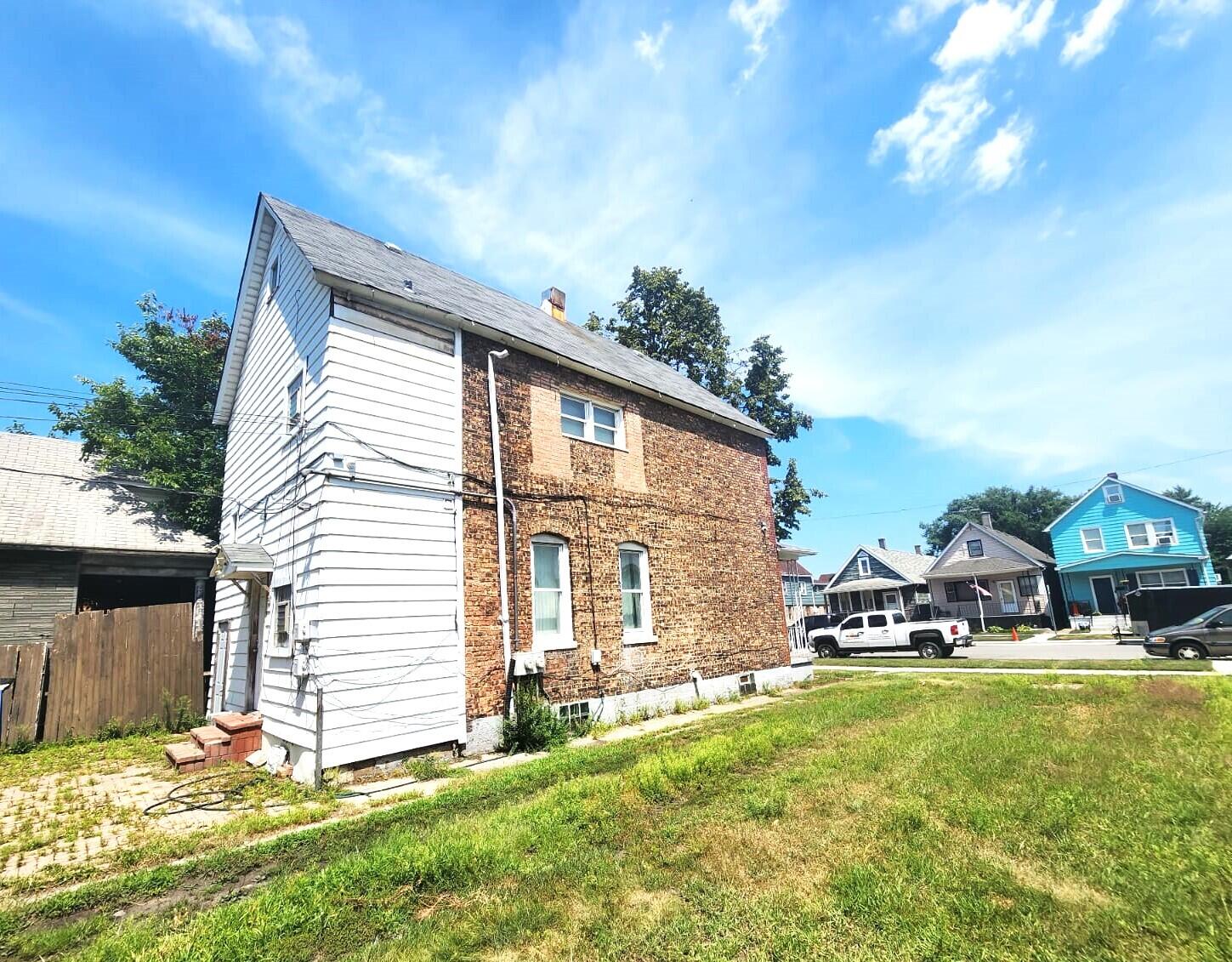 Photo 18 of 18 of 5016 Magoun Avenue house