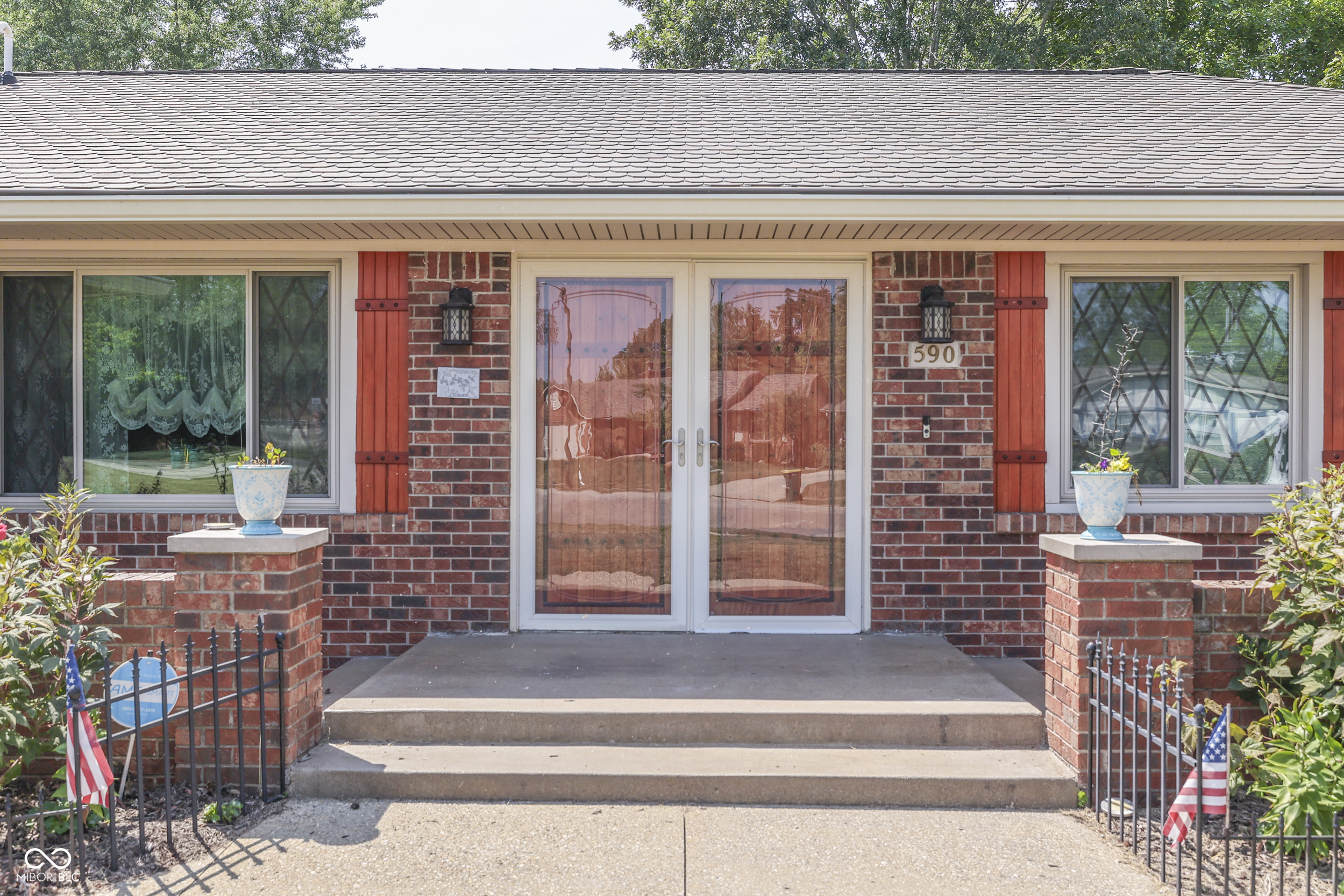 Photo 5 of 40 of 590 Pelenor Drive house