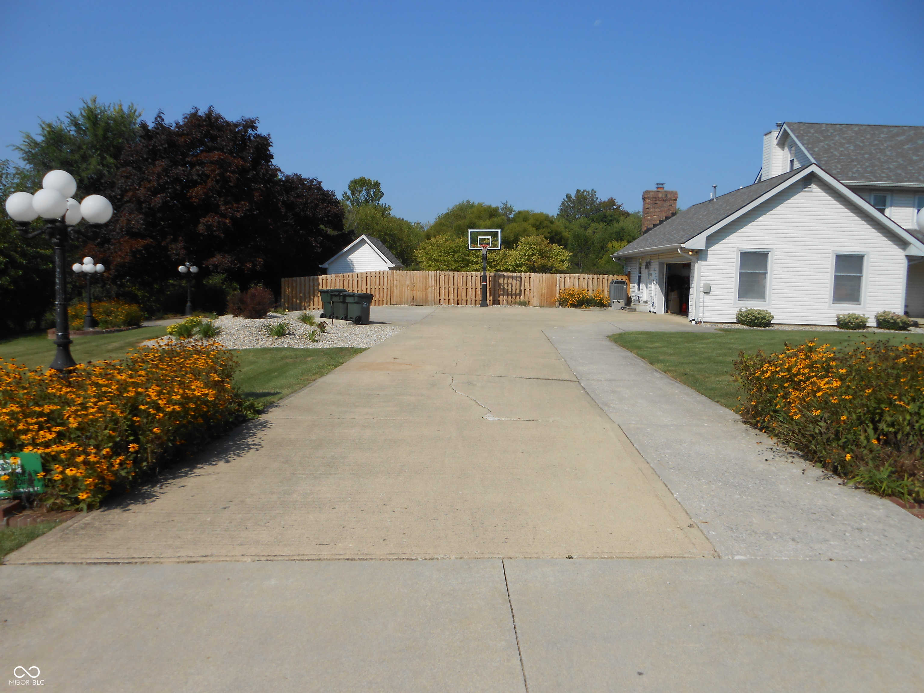 Photo 5 of 48 of 2020 Hickory Boulevard house