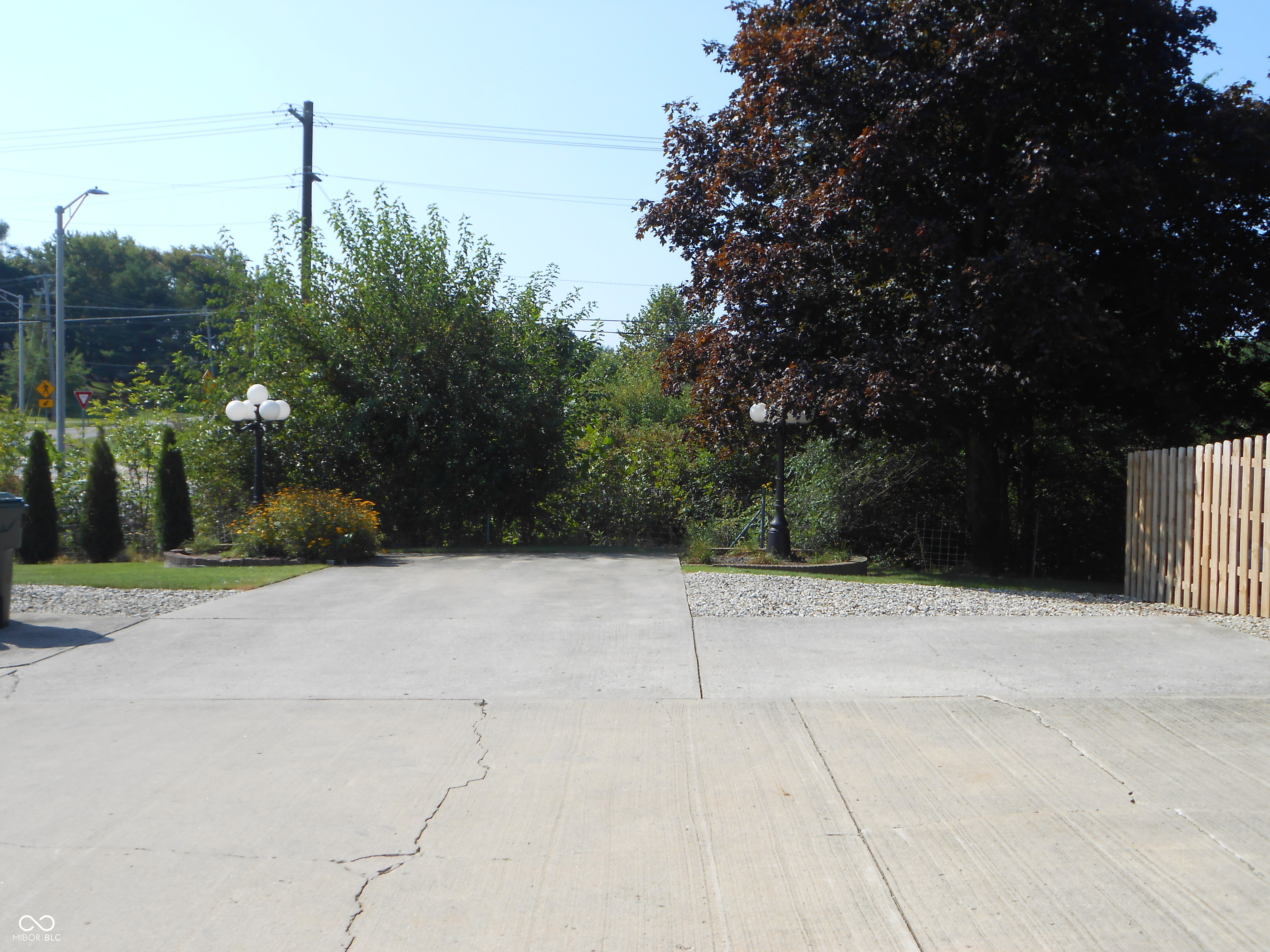 Photo 8 of 48 of 2020 Hickory Boulevard house