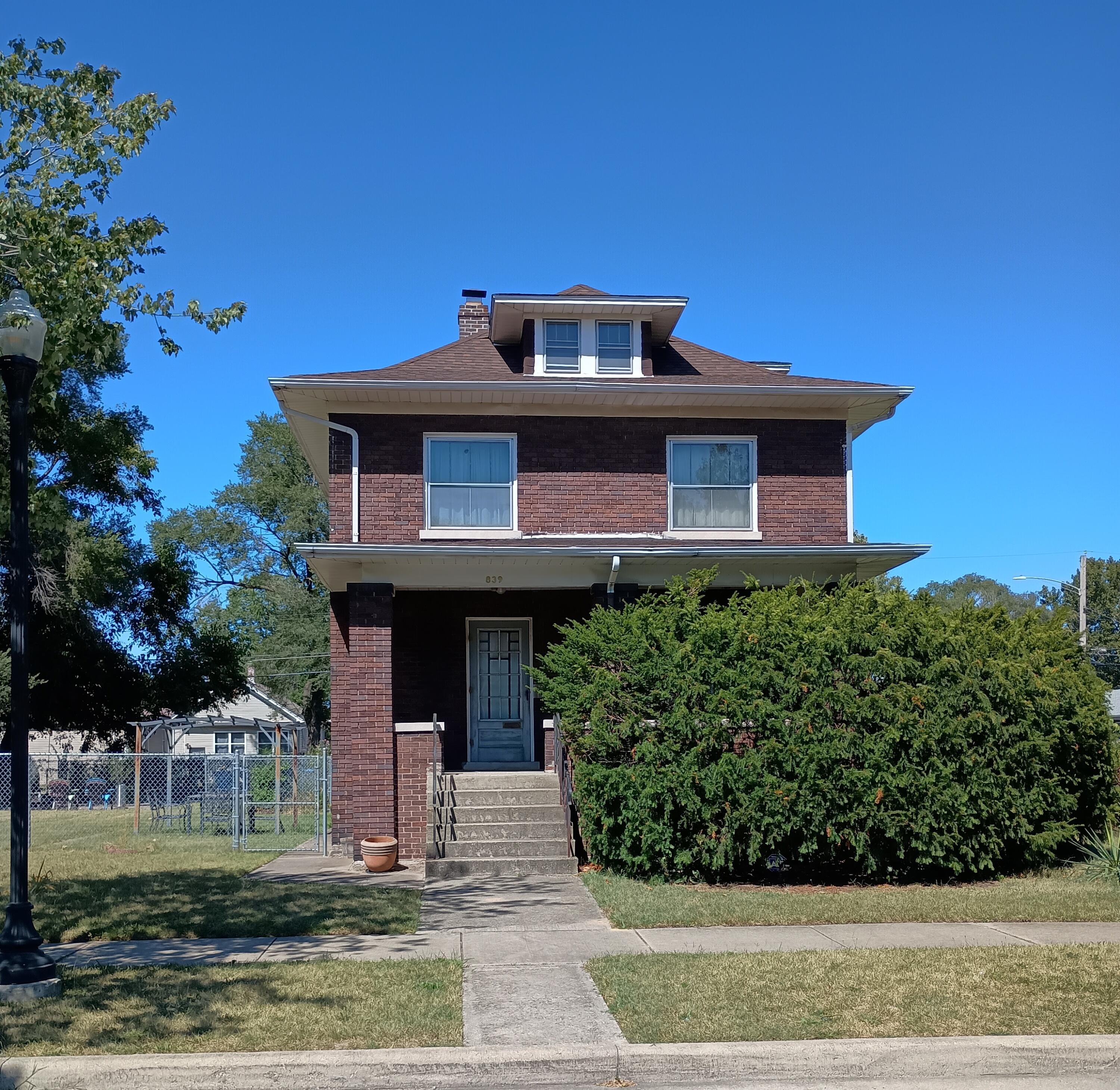 Photo 1 of 1 of 839 Drackert Street house