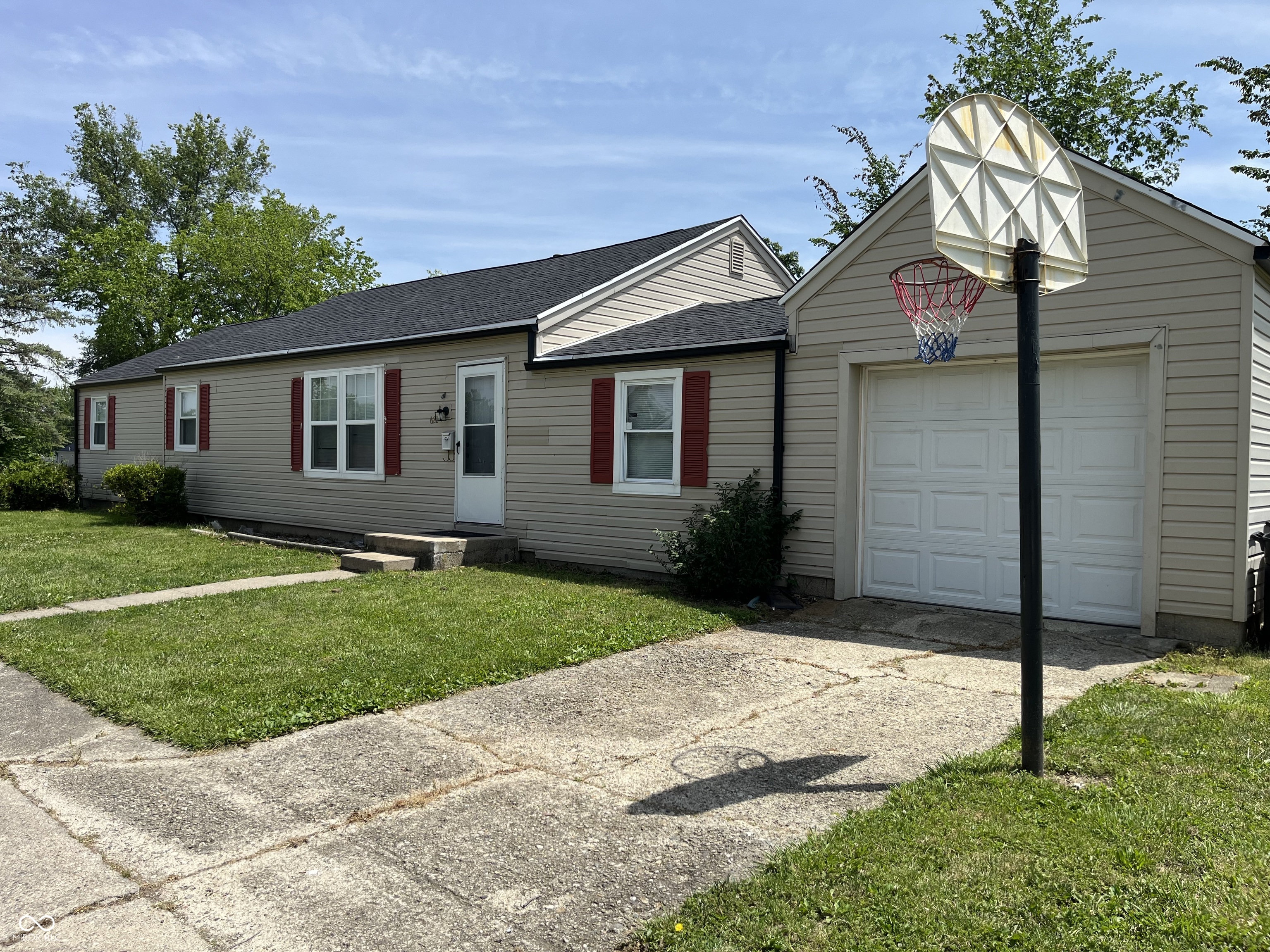 Photo 8 of 32 of 622 N Werber Street house