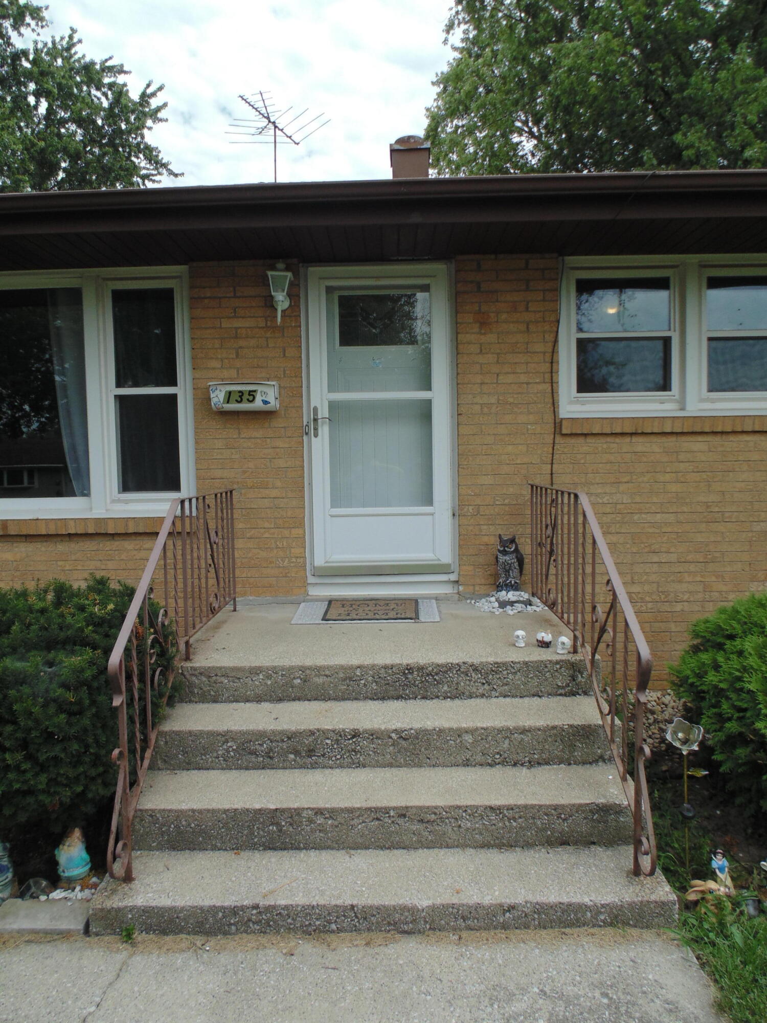 Photo 4 of 13 of 135 N Colorado Street house