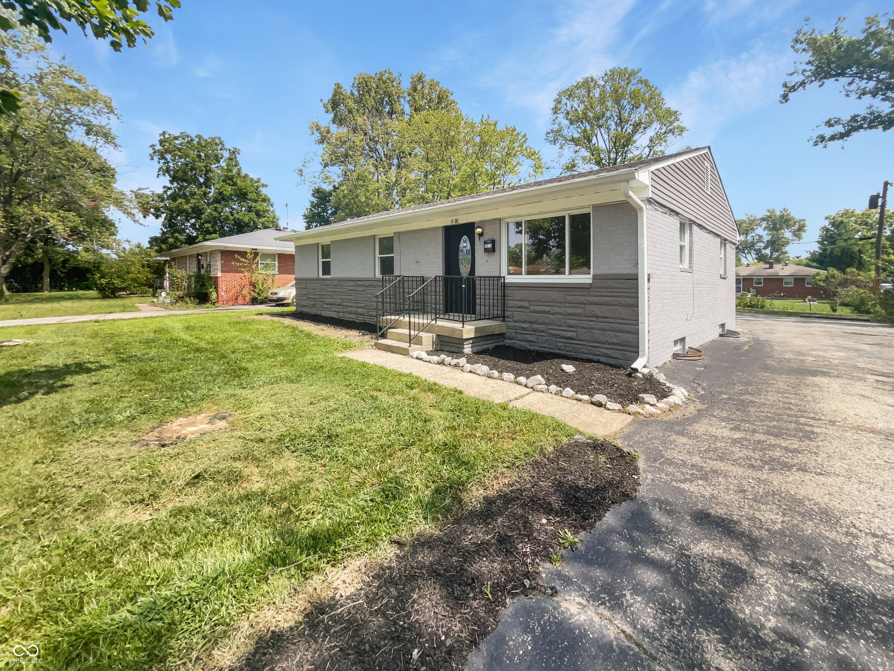 Photo 6 of 24 of 4013 N Graham Avenue house