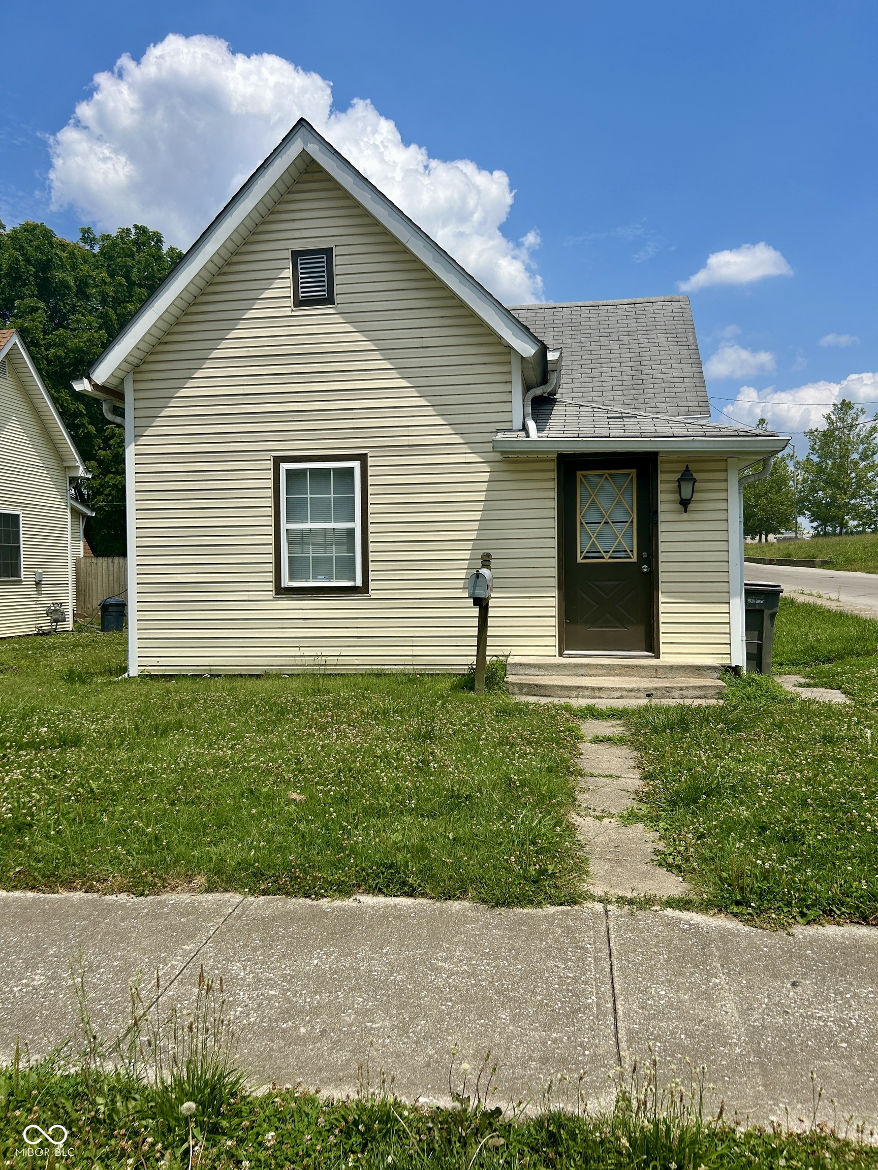 Photo 1 of 13 of 1538 W New York Street house