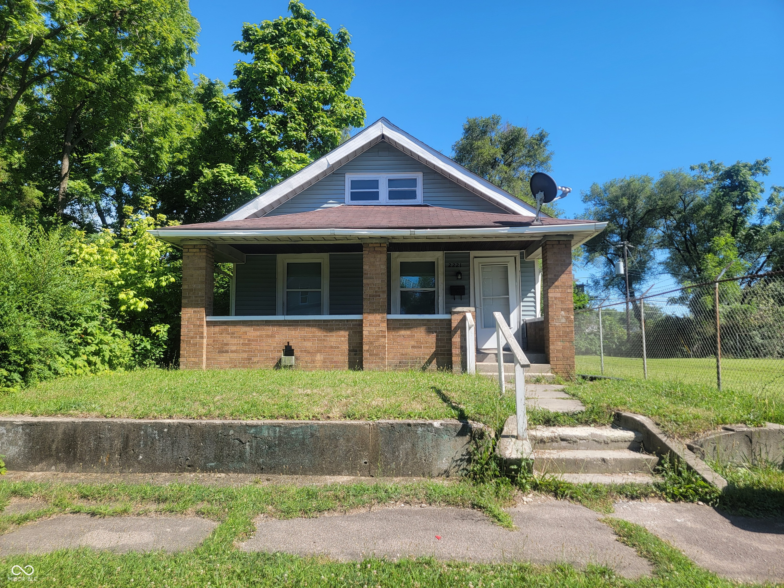 Photo 1 of 14 of 2221 Langley Avenue house