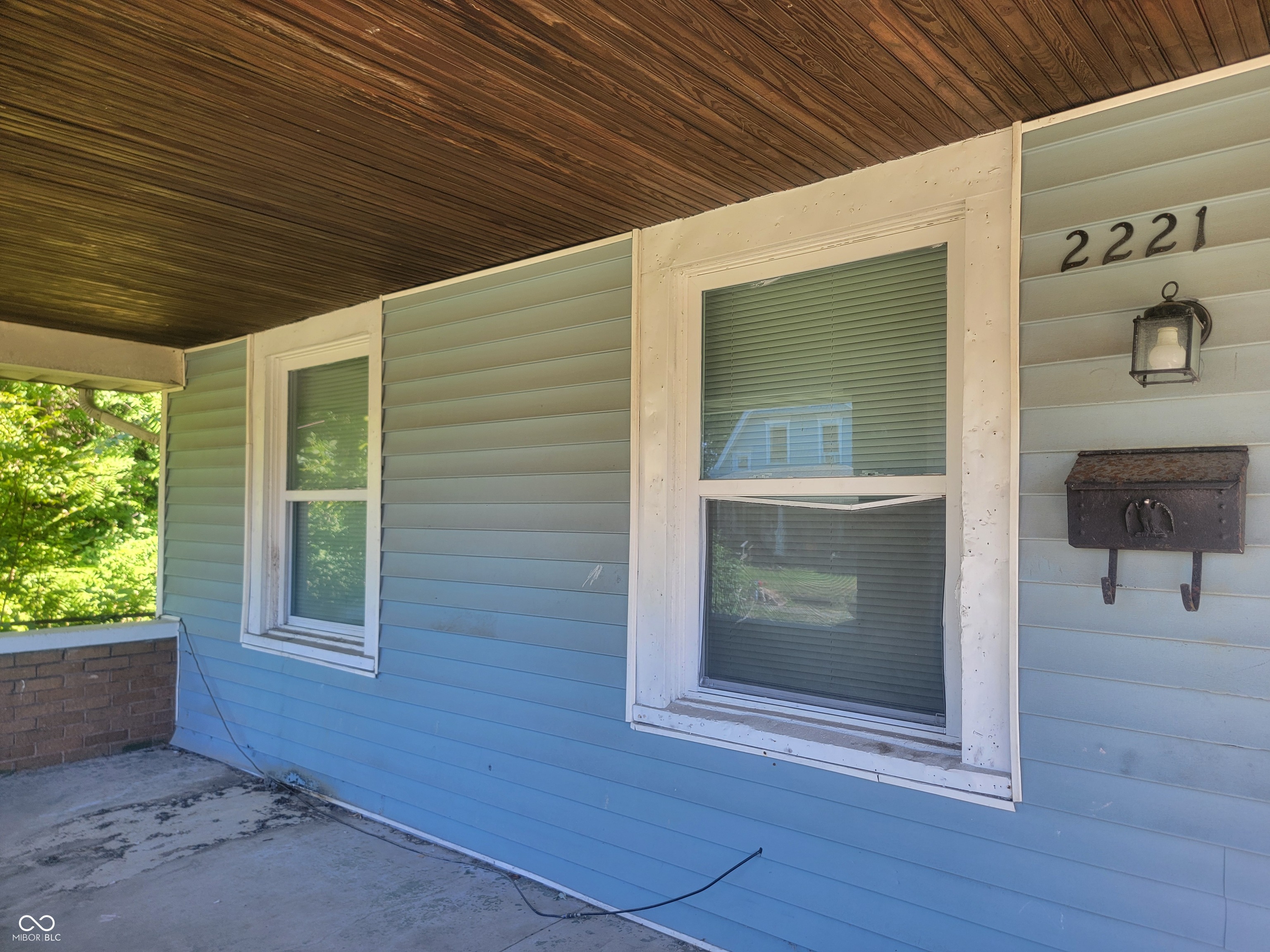 Photo 4 of 14 of 2221 Langley Avenue house