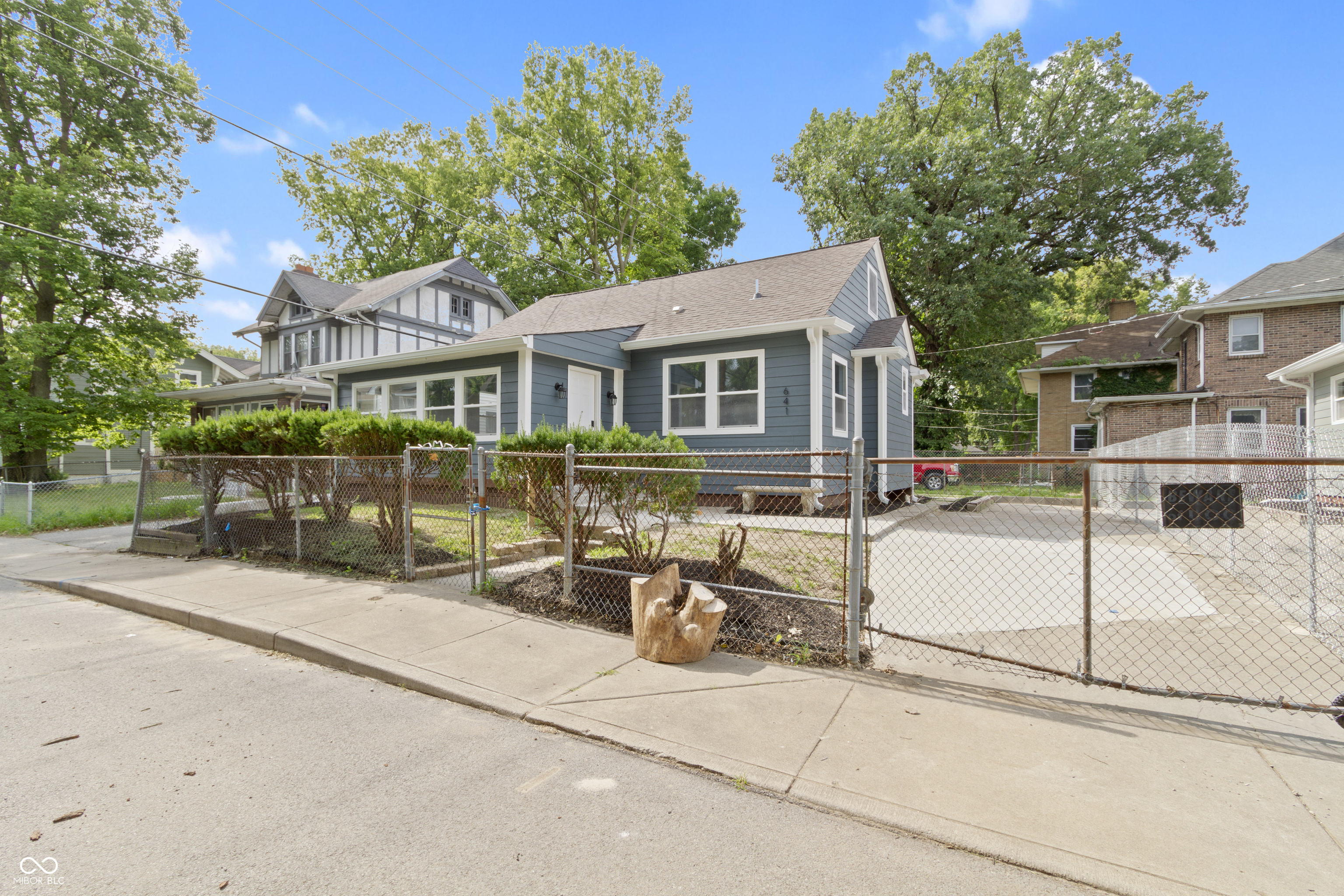 Photo 2 of 35 of 641 E 33rd Street house