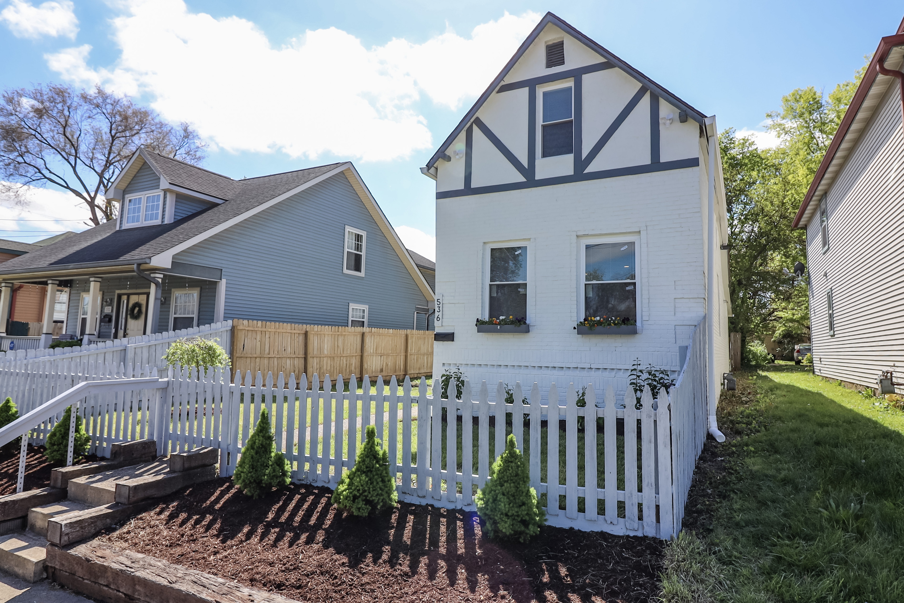 Photo 3 of 22 of 536 N Belmont Avenue N house