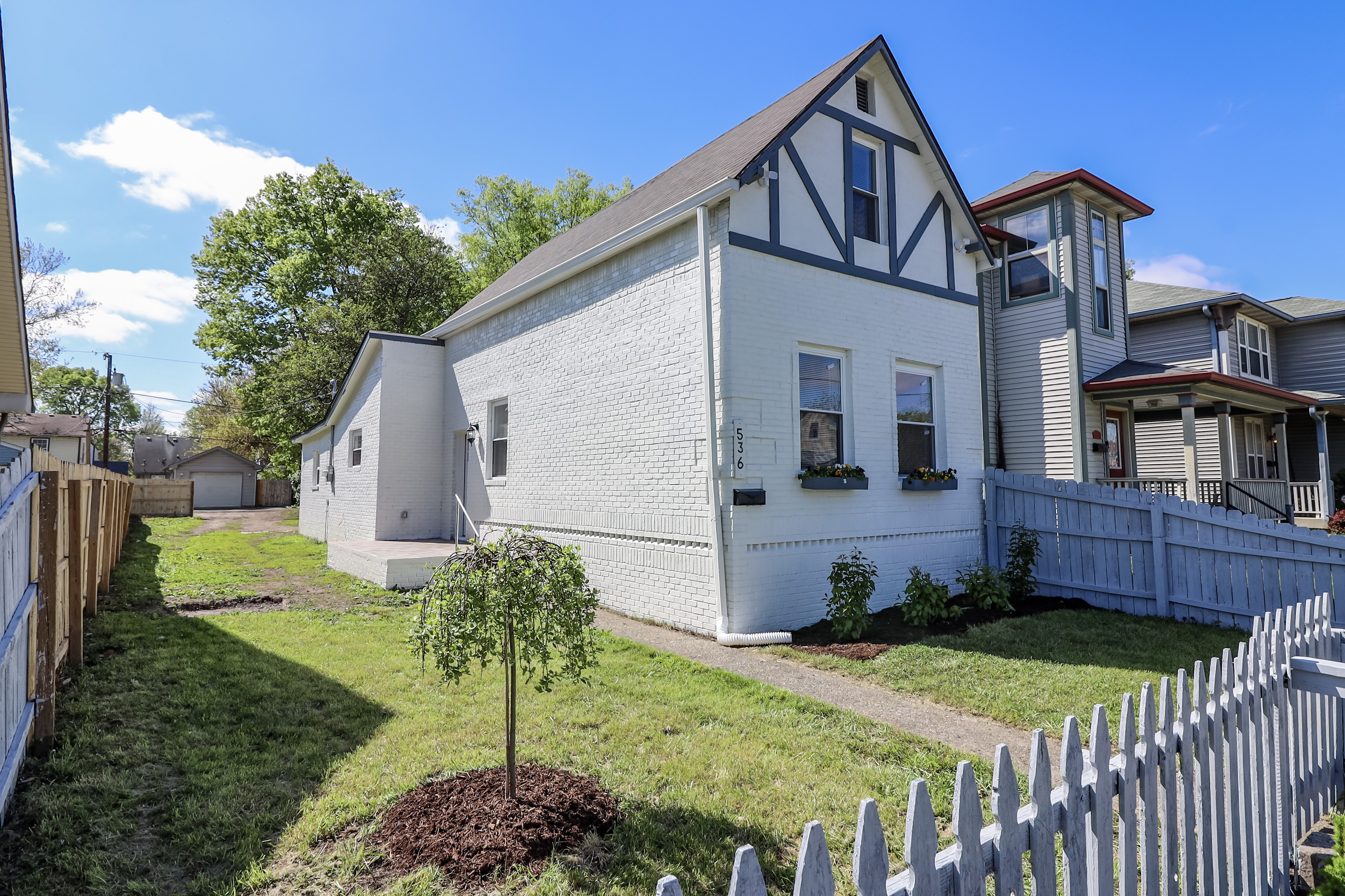 Photo 4 of 22 of 536 N Belmont Avenue N house