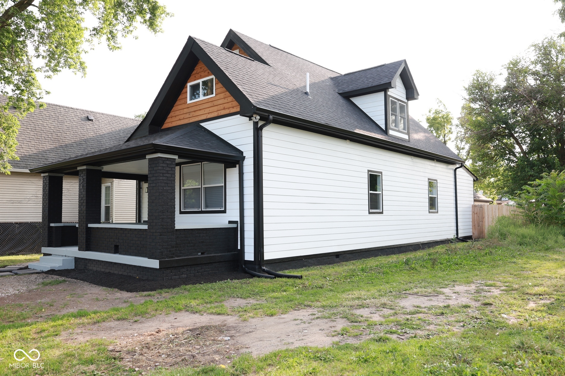 Photo 4 of 64 of 34 N Traub Avenue house