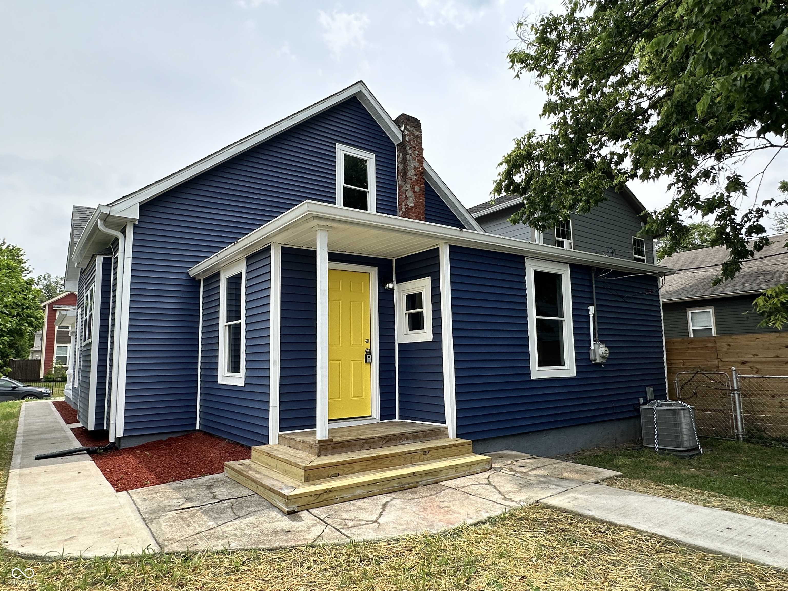 Photo 2 of 33 of 2050 Cornell Avenue house