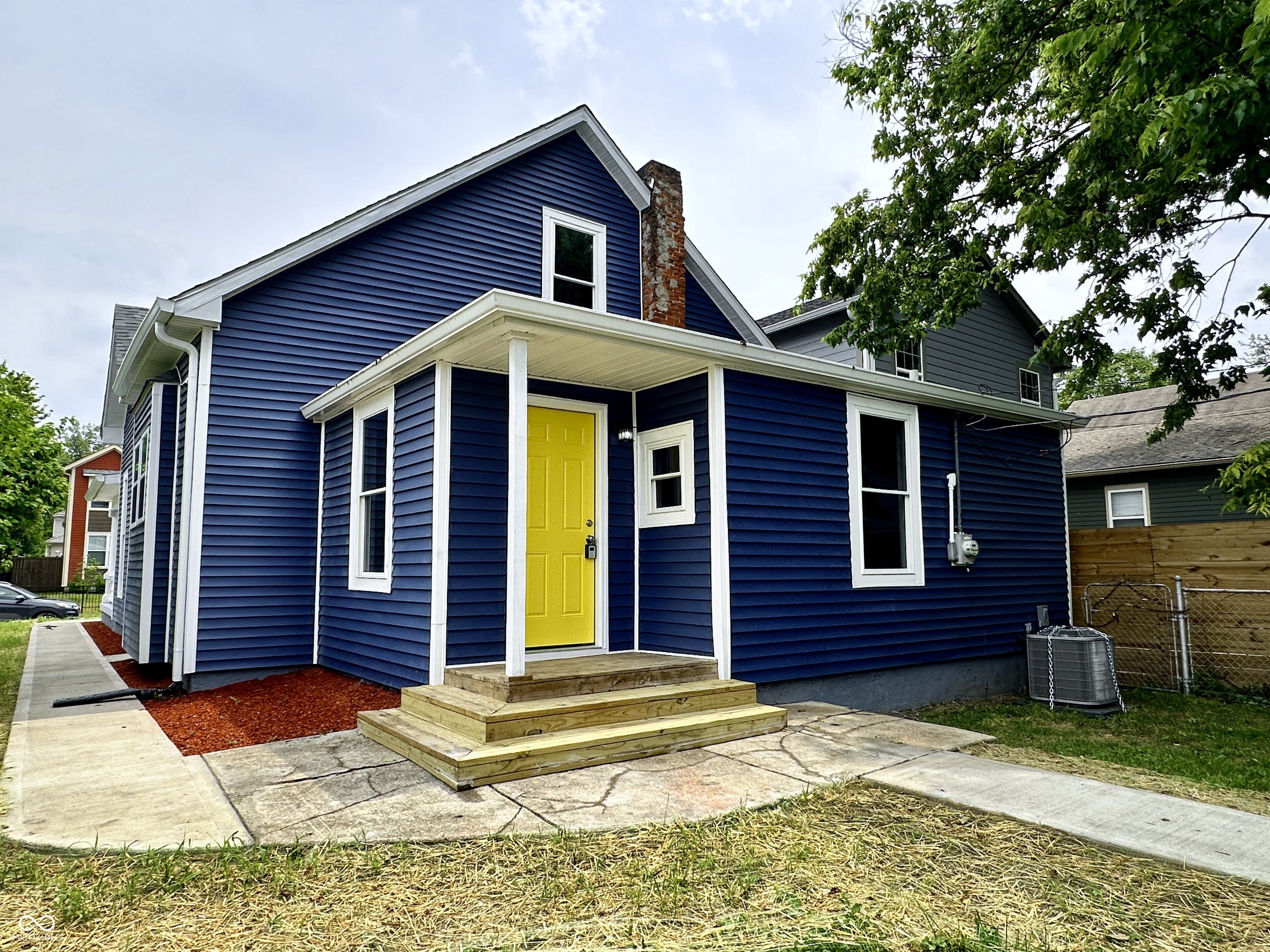 Photo 29 of 33 of 2050 Cornell Avenue house