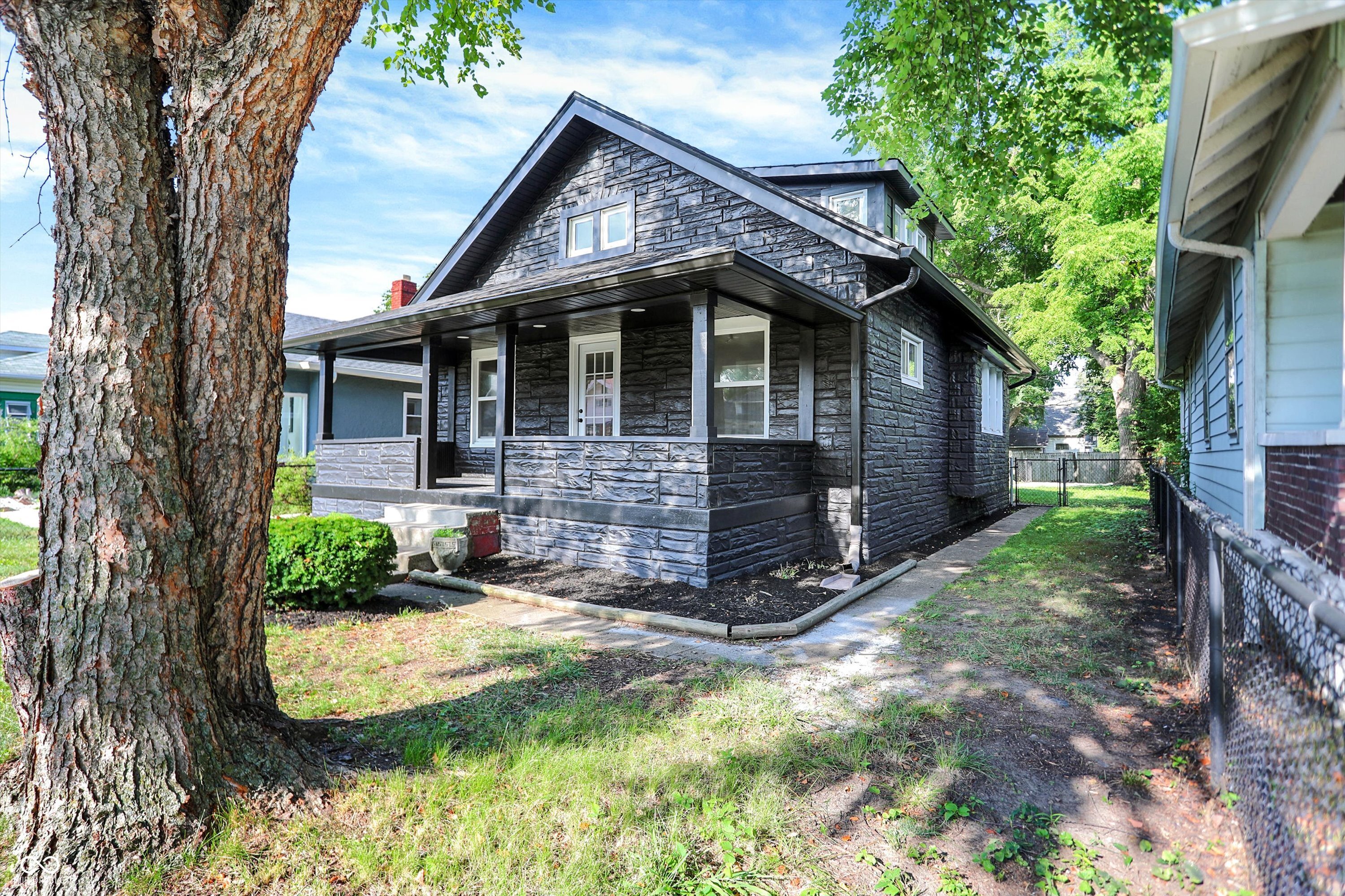 Photo 3 of 56 of 1933 Koehne Street house