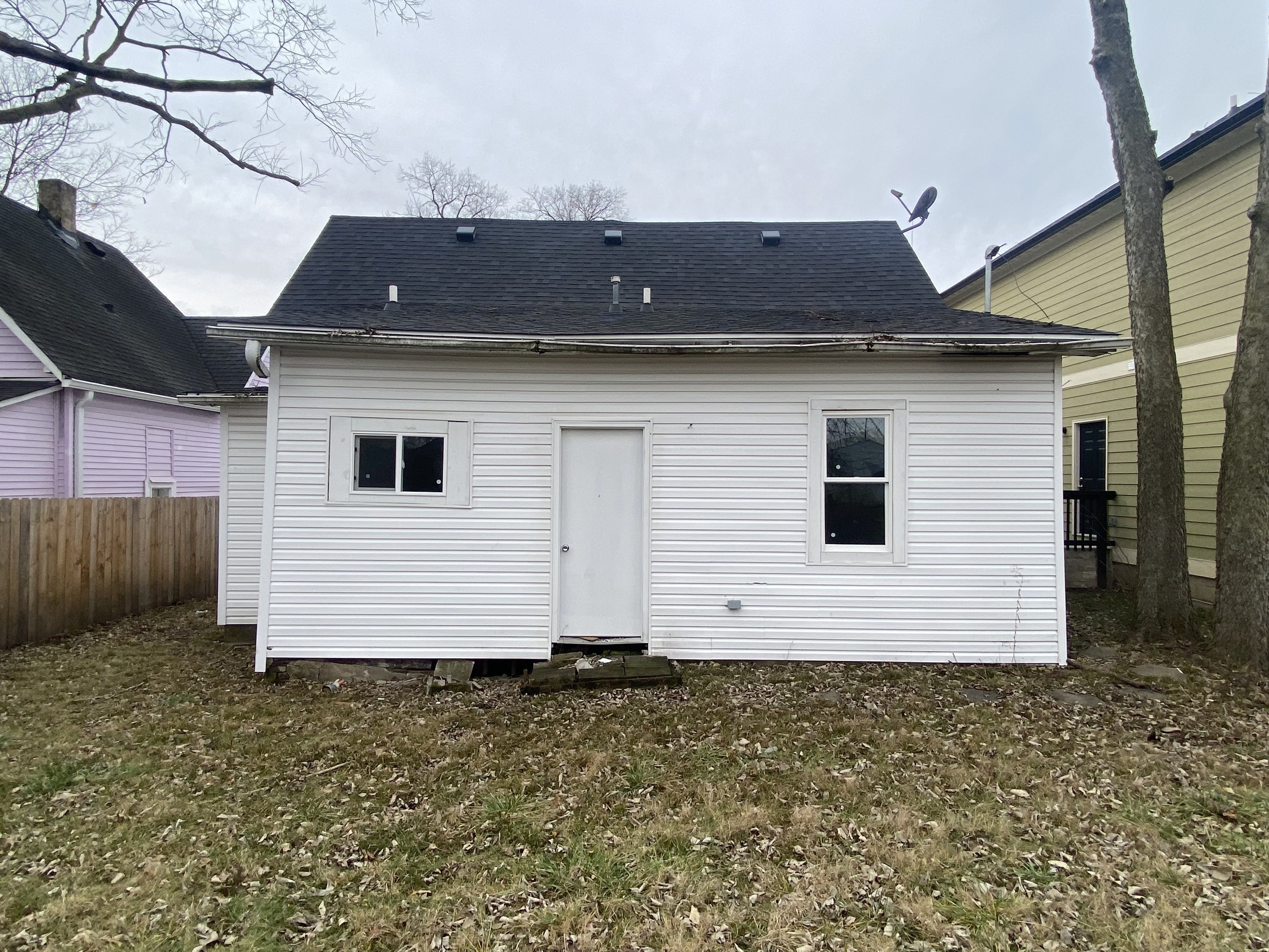 Photo 4 of 14 of 2453 Sheldon Street house