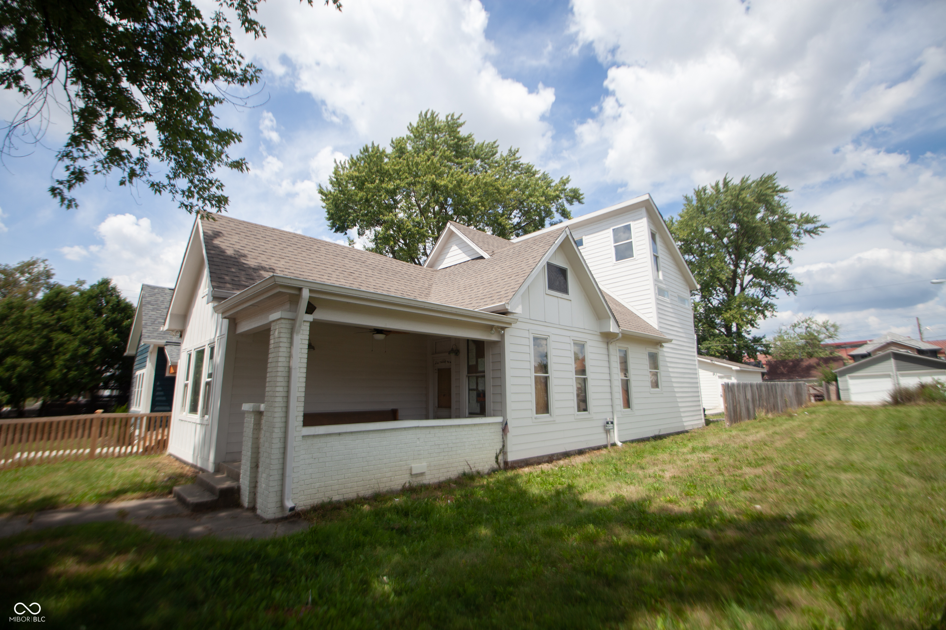 Photo 5 of 31 of 252 Iowa Street house