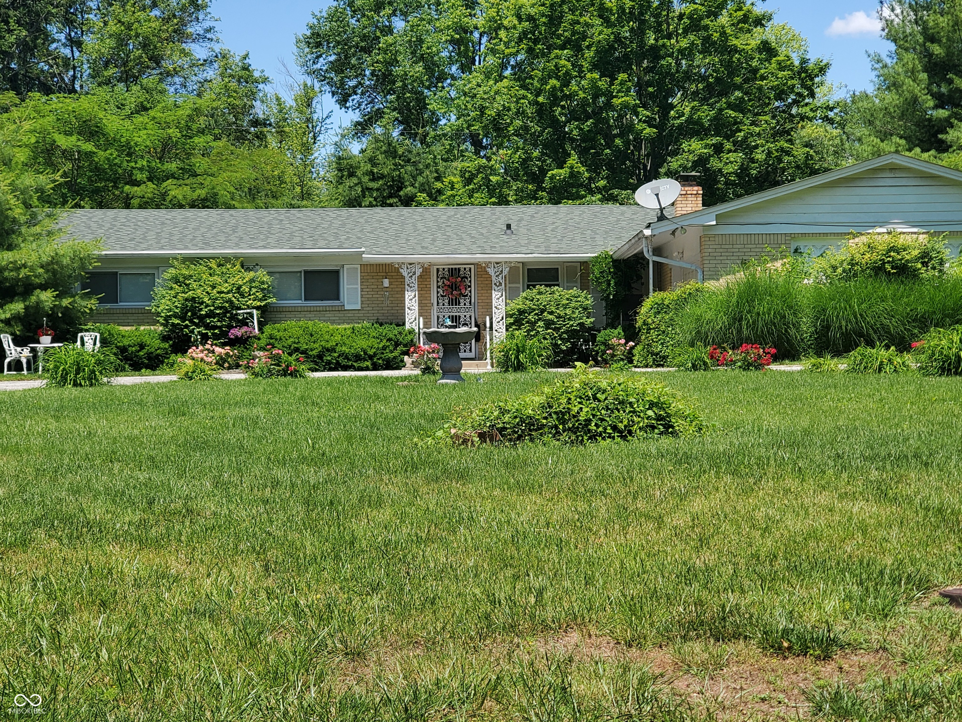 Photo 1 of 3 of 546 Rainbow Lane house