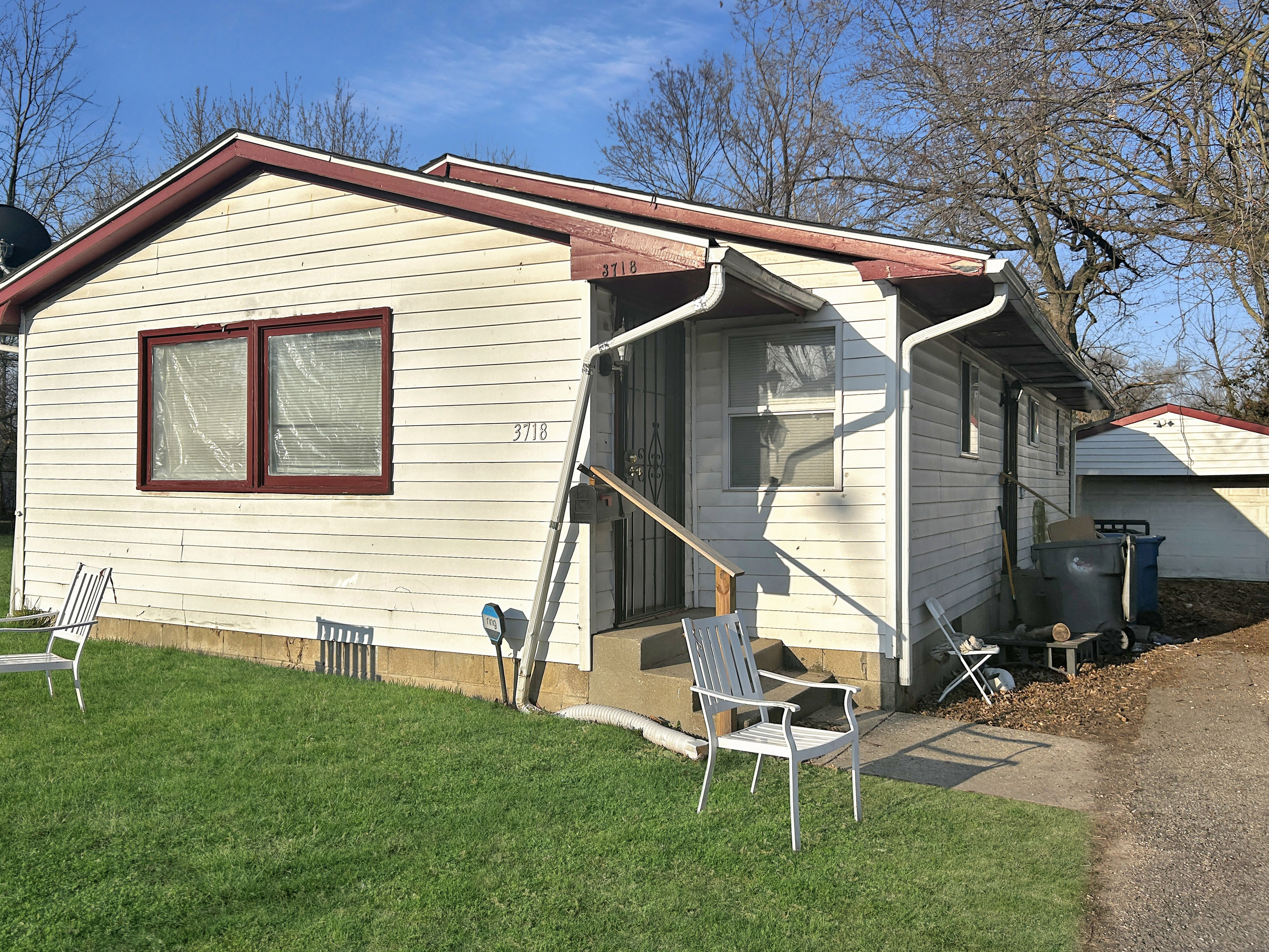 Photo 3 of 3 of 3718 N Irvington Avenue house