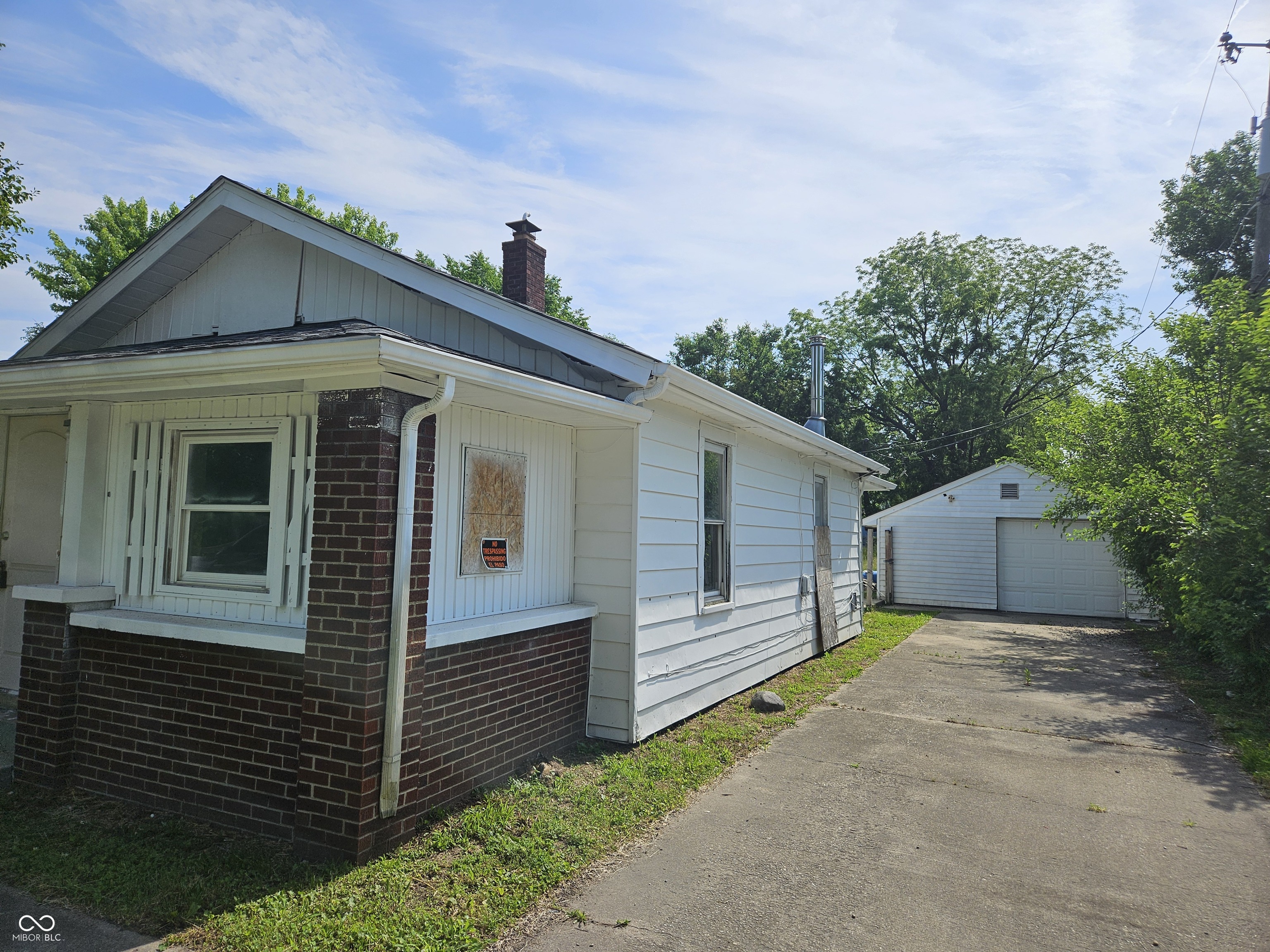 Photo 2 of 18 of 2027 Spruce Street house