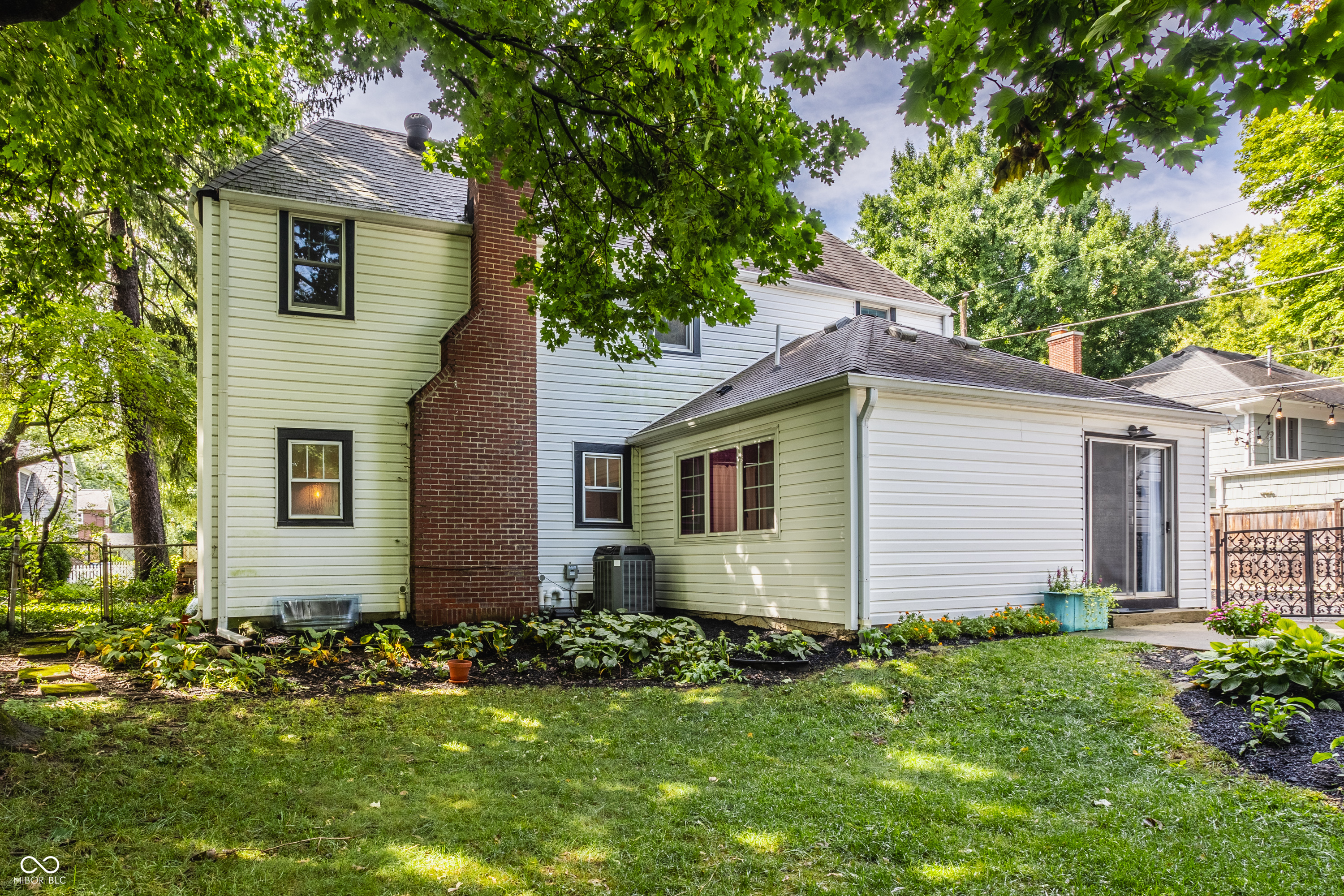 Photo 41 of 45 of 226 E 45th Street house