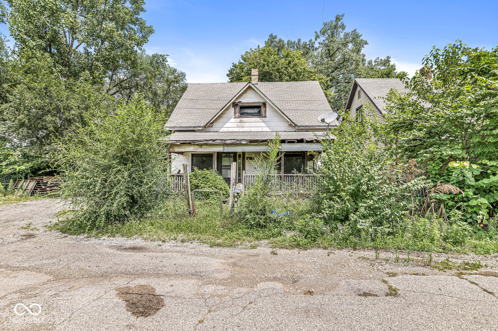 Photo 6 of 21 of 26 W Minnesota Street house