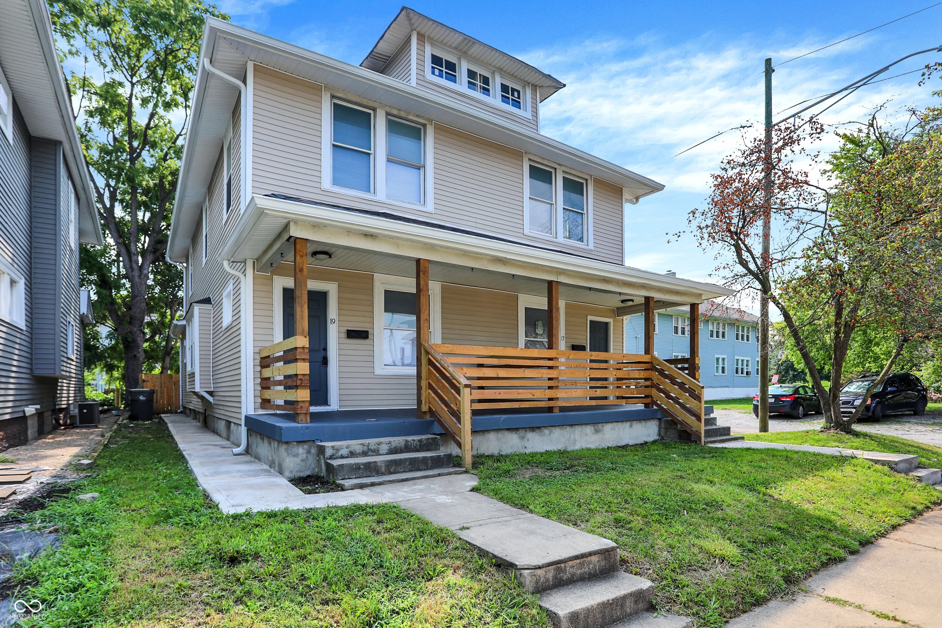 Photo 2 of 31 of 17 Parkview Avenue house