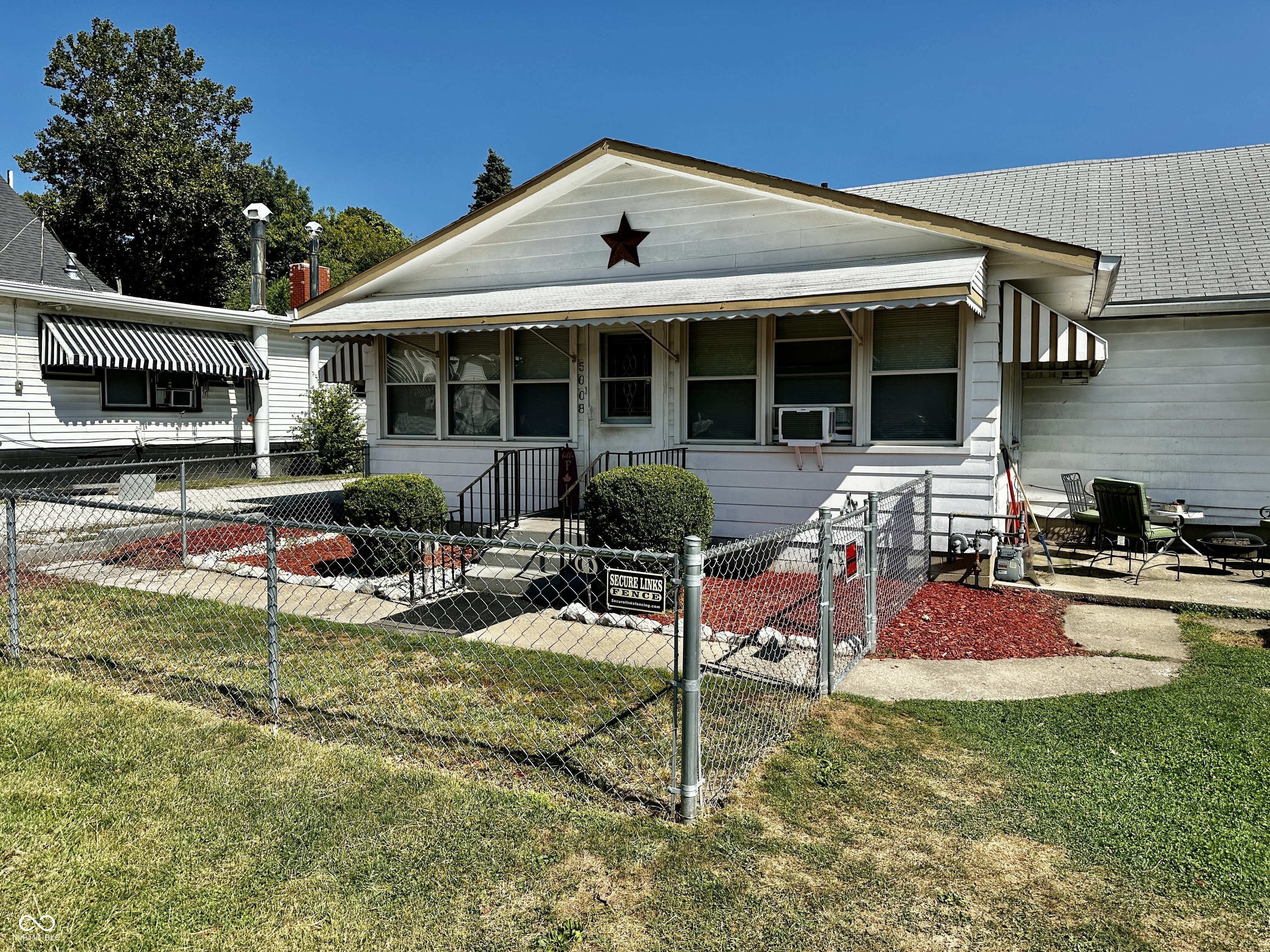 Photo 2 of 40 of 5008 Southeastern Avenue house