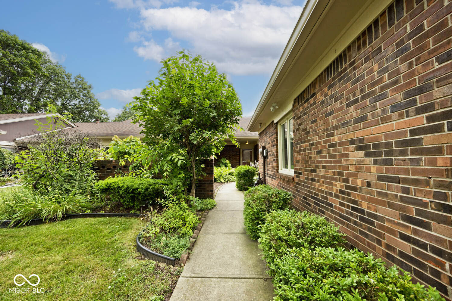 Photo 2 of 31 of 5345 Whitemarsh Lane condo