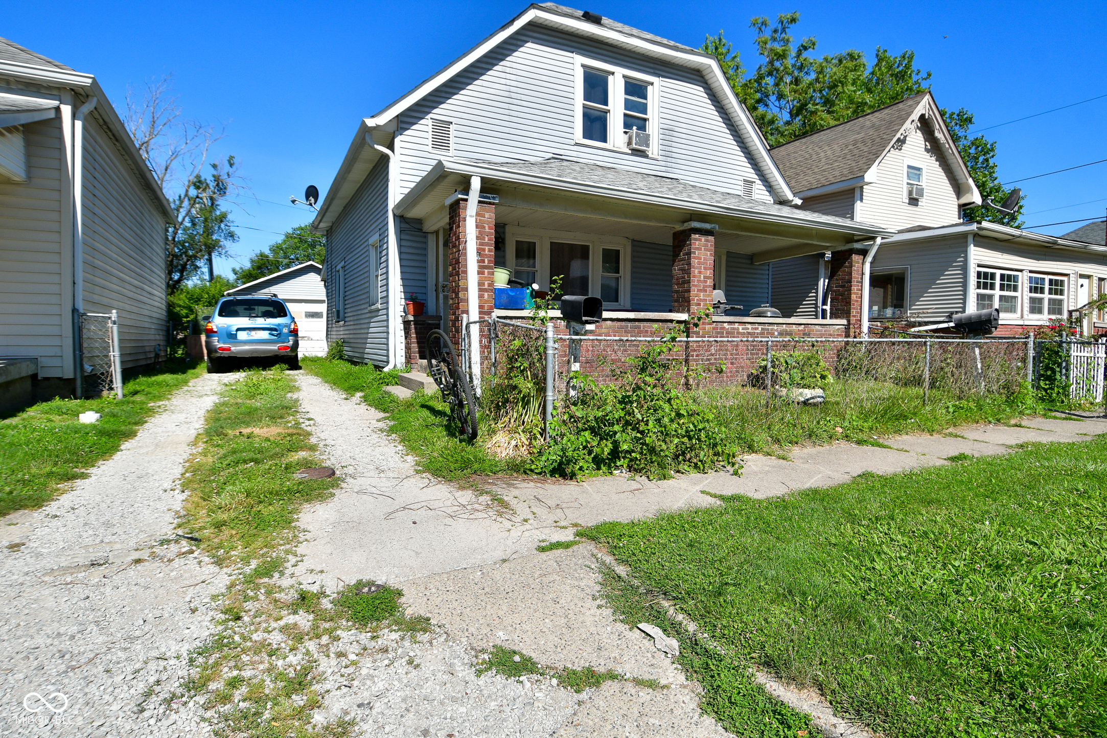 Photo 2 of 19 of 620 Arbor Avenue house