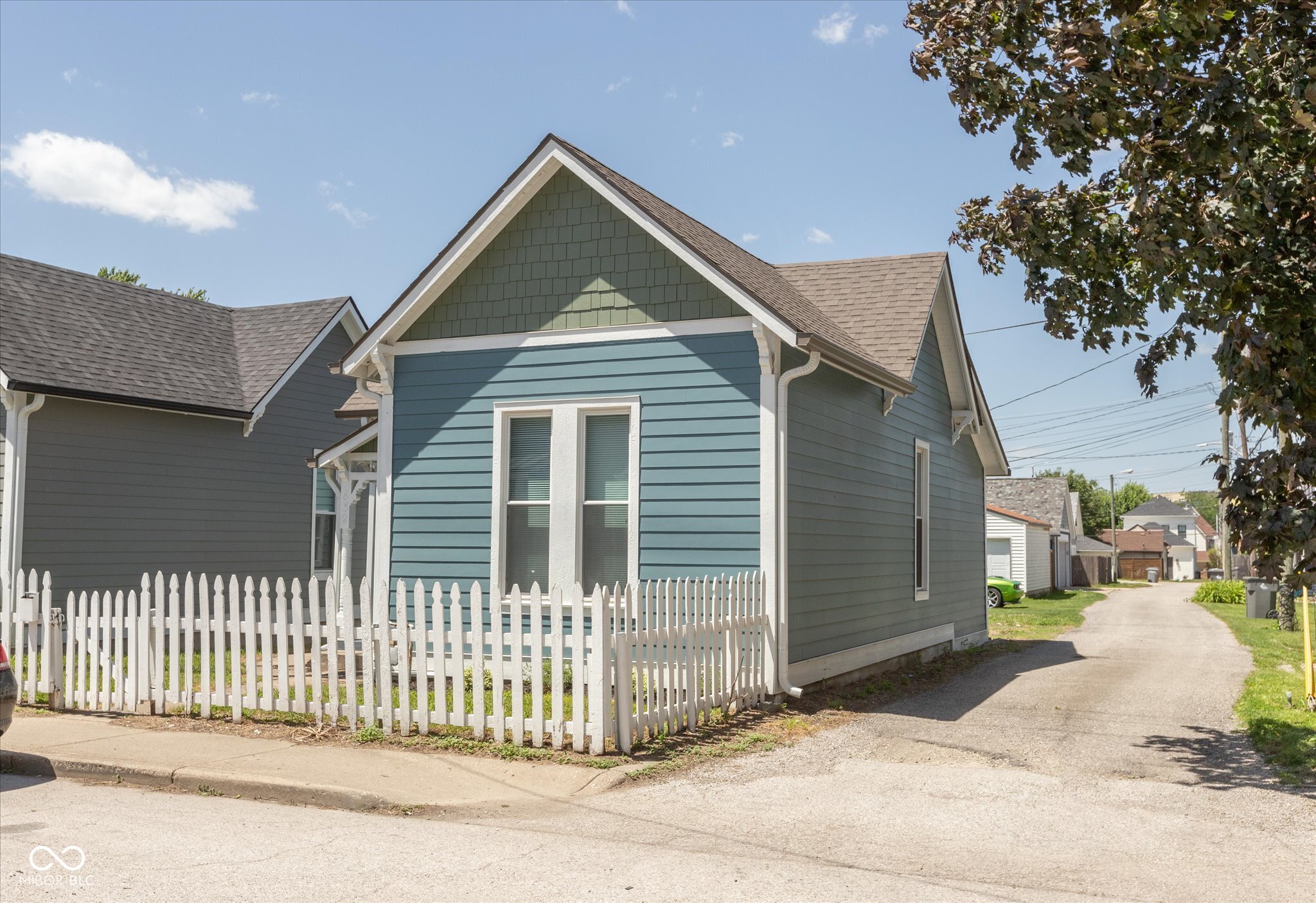 Photo 2 of 20 of 632 E McCarty Street house