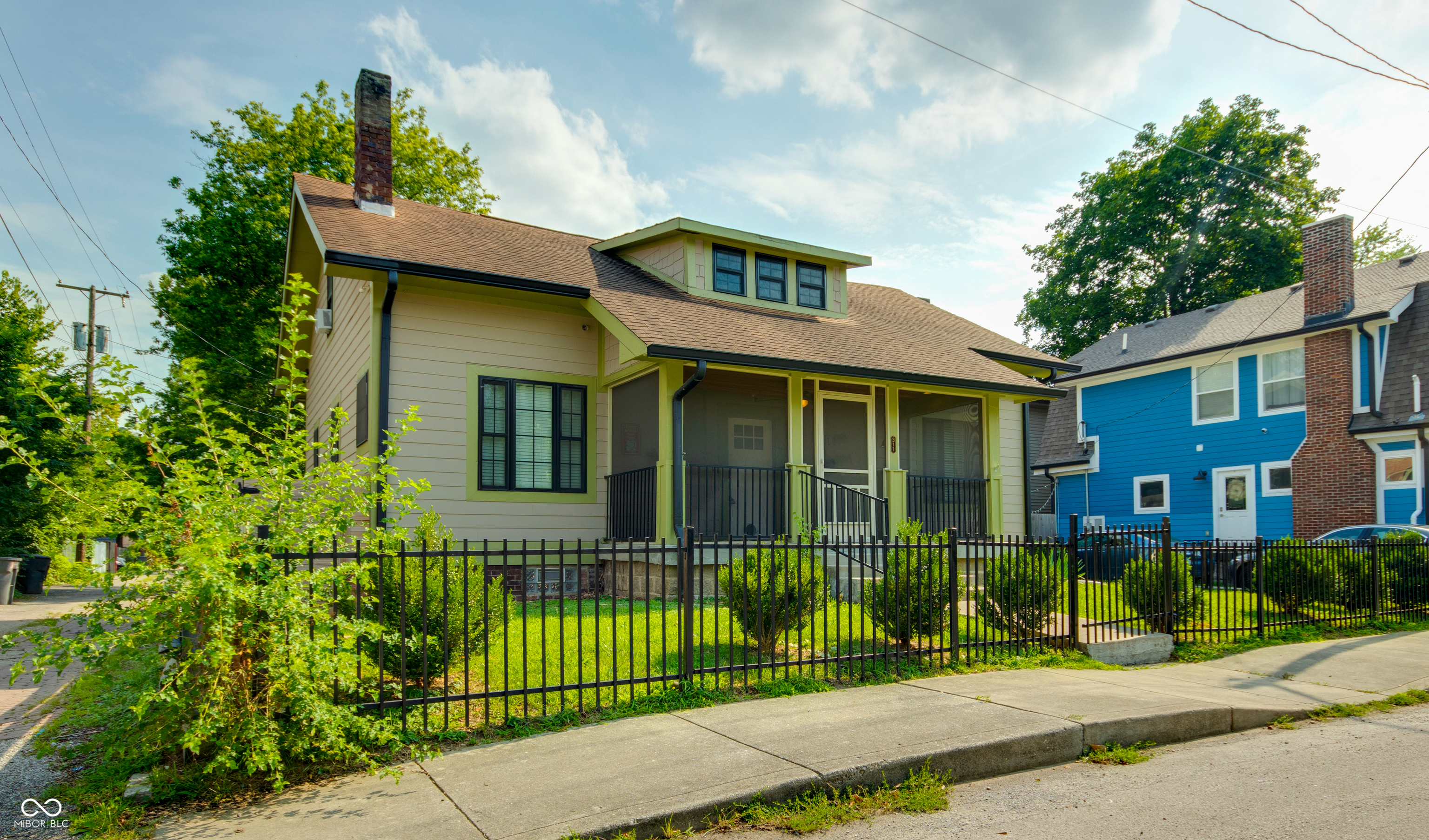 Photo 2 of 27 of 311 E 31st Street house