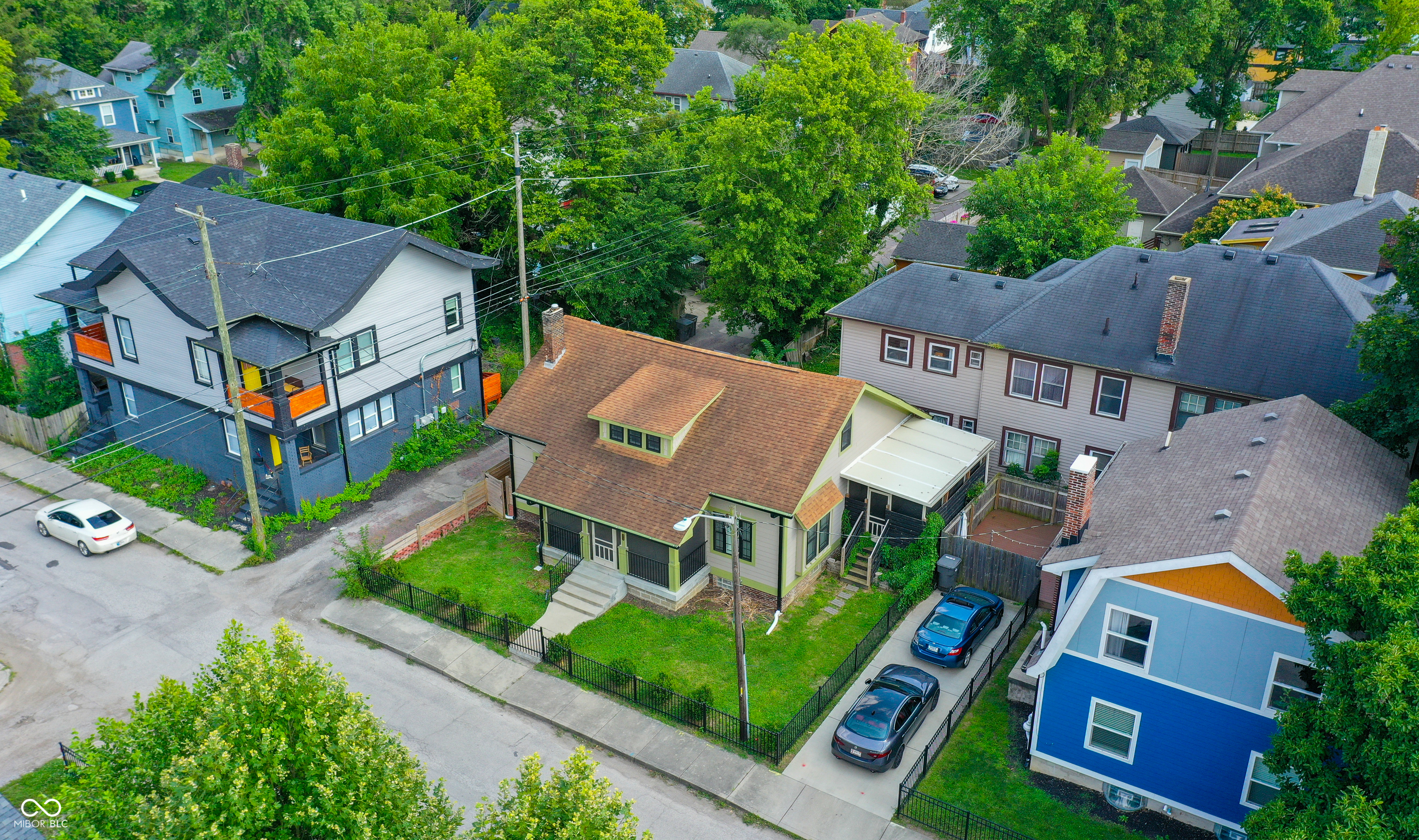 Photo 4 of 27 of 311 E 31st Street house