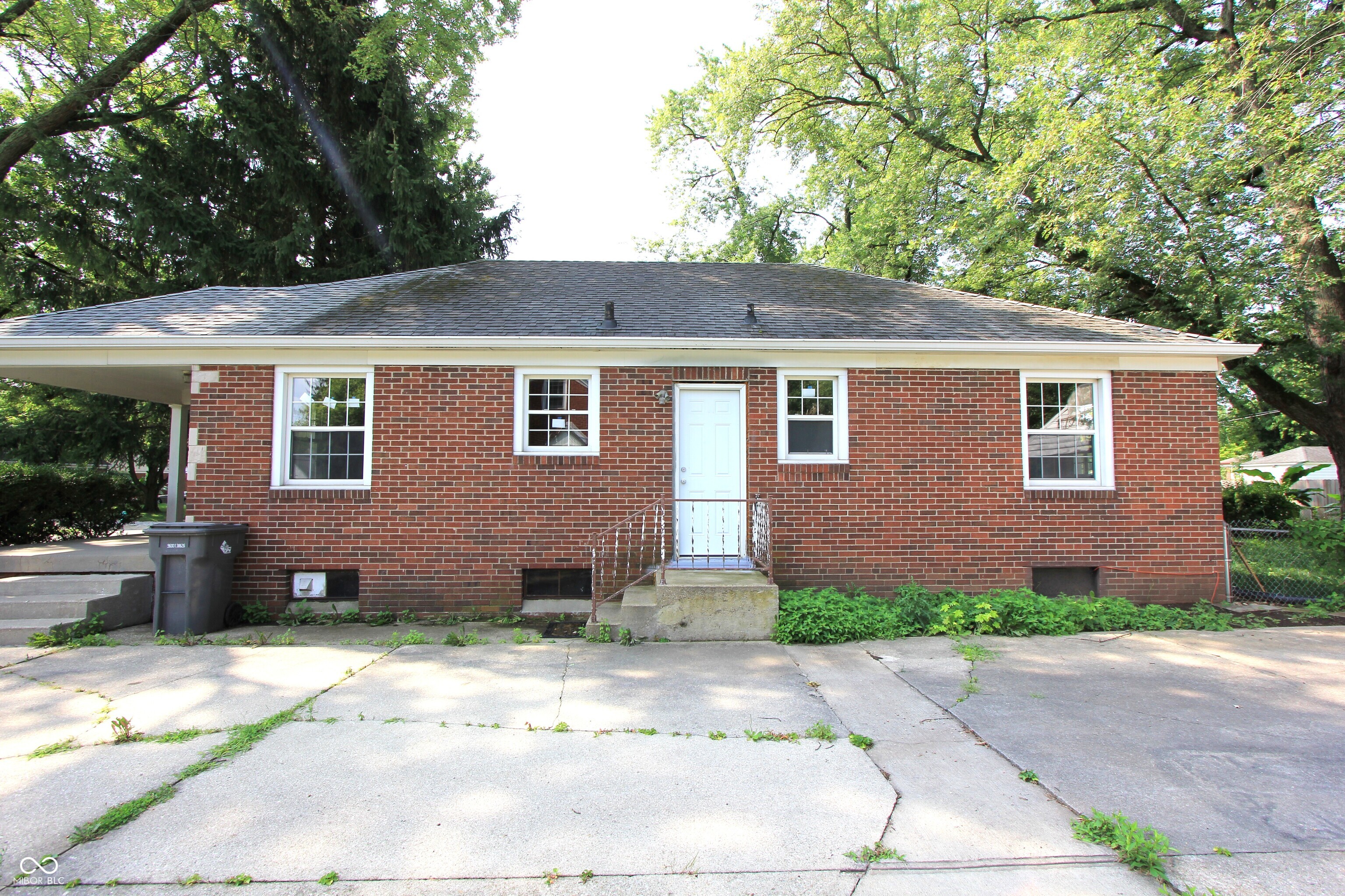 Photo 6 of 32 of 3020 Sharon Avenue house