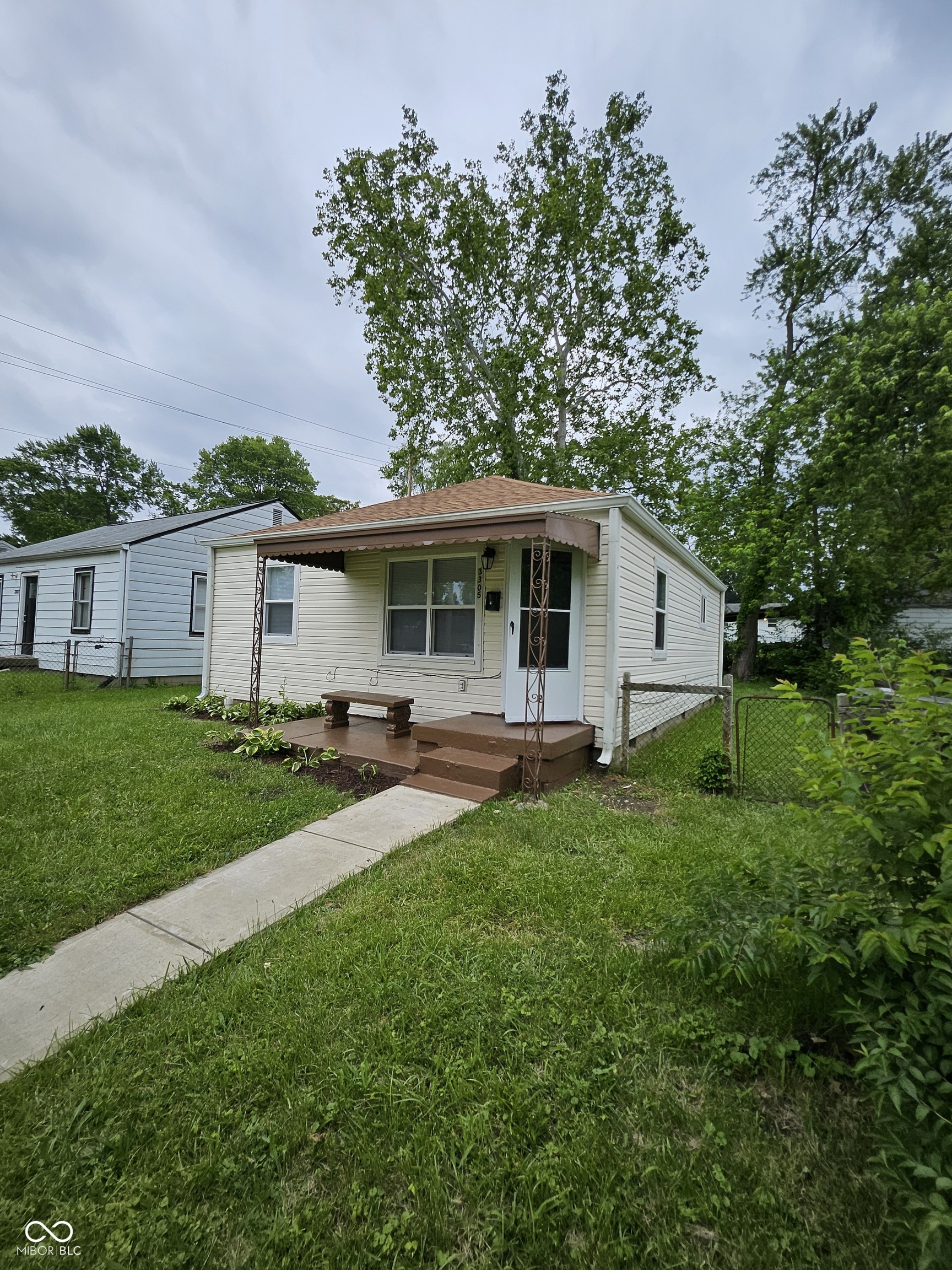 Photo 3 of 15 of 3305 E 30th Street house