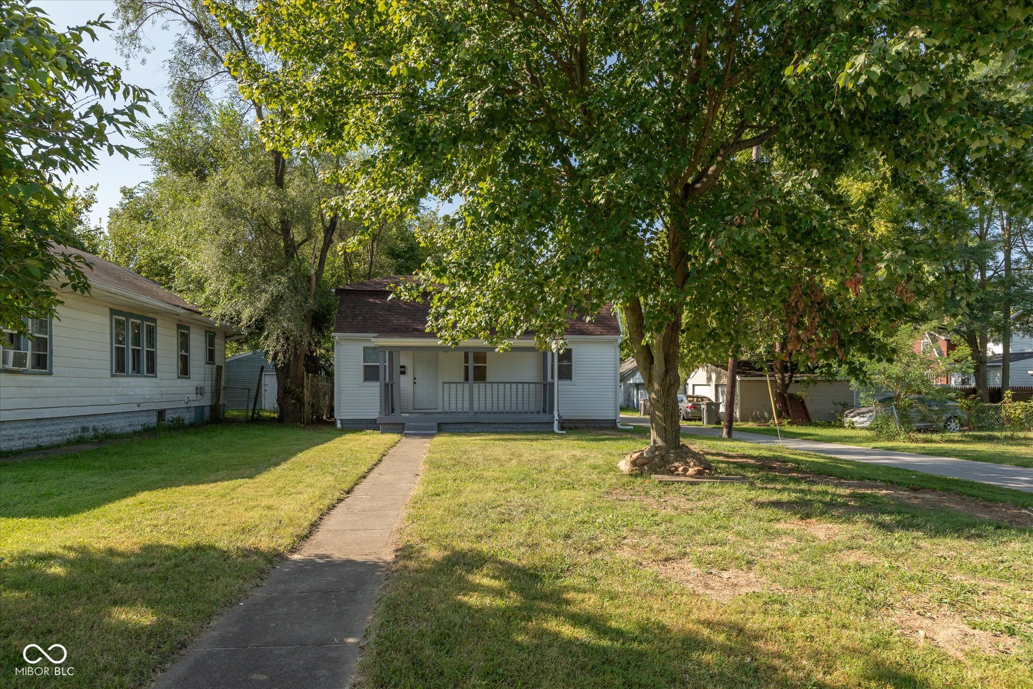 Photo 2 of 21 of 1525 W 22nd Street house