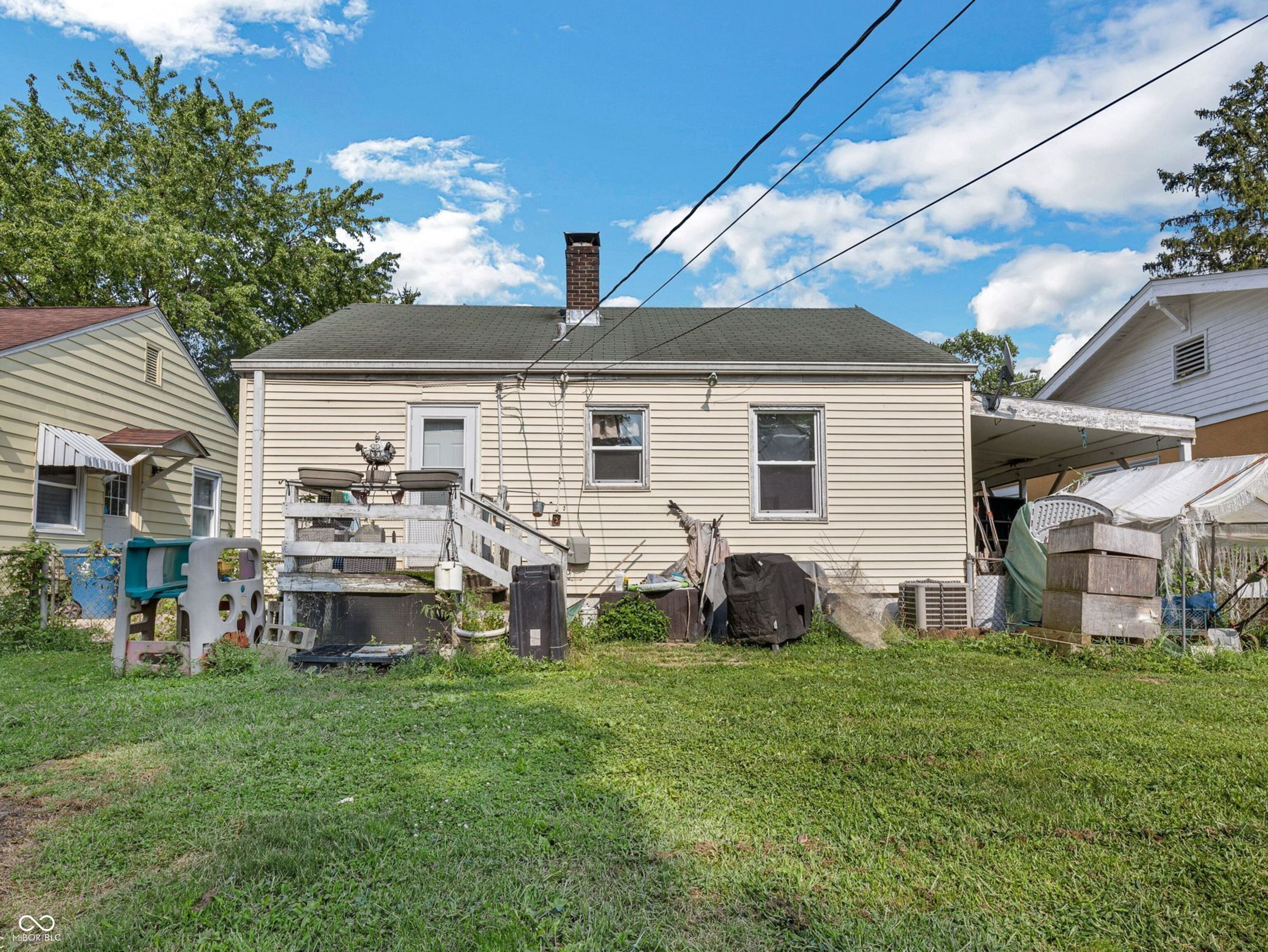 Photo 4 of 11 of 2732 S Taft Avenue house