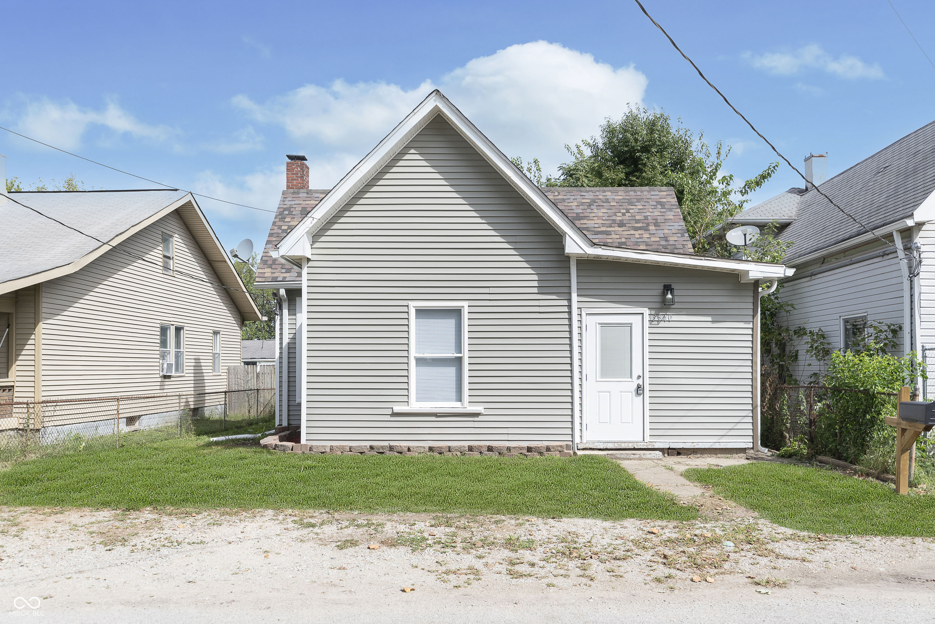 Photo 1 of 25 of 3340 W Southern Avenue house