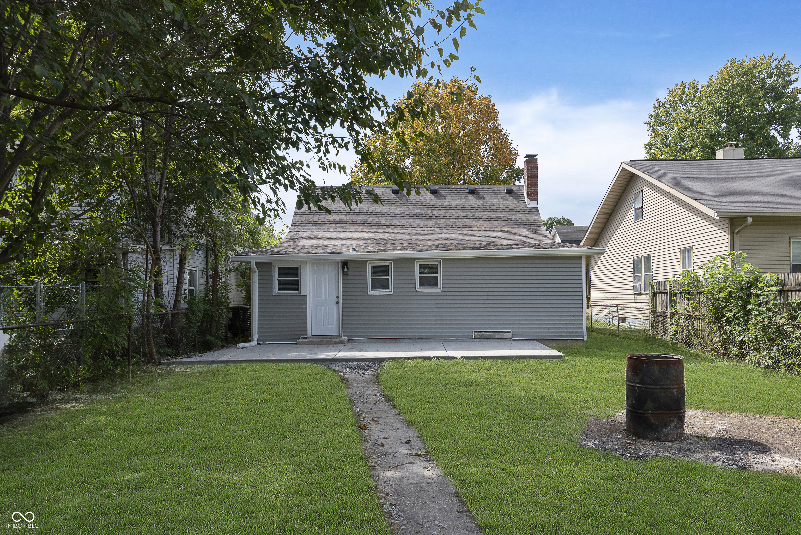 Photo 6 of 25 of 3340 W Southern Avenue house