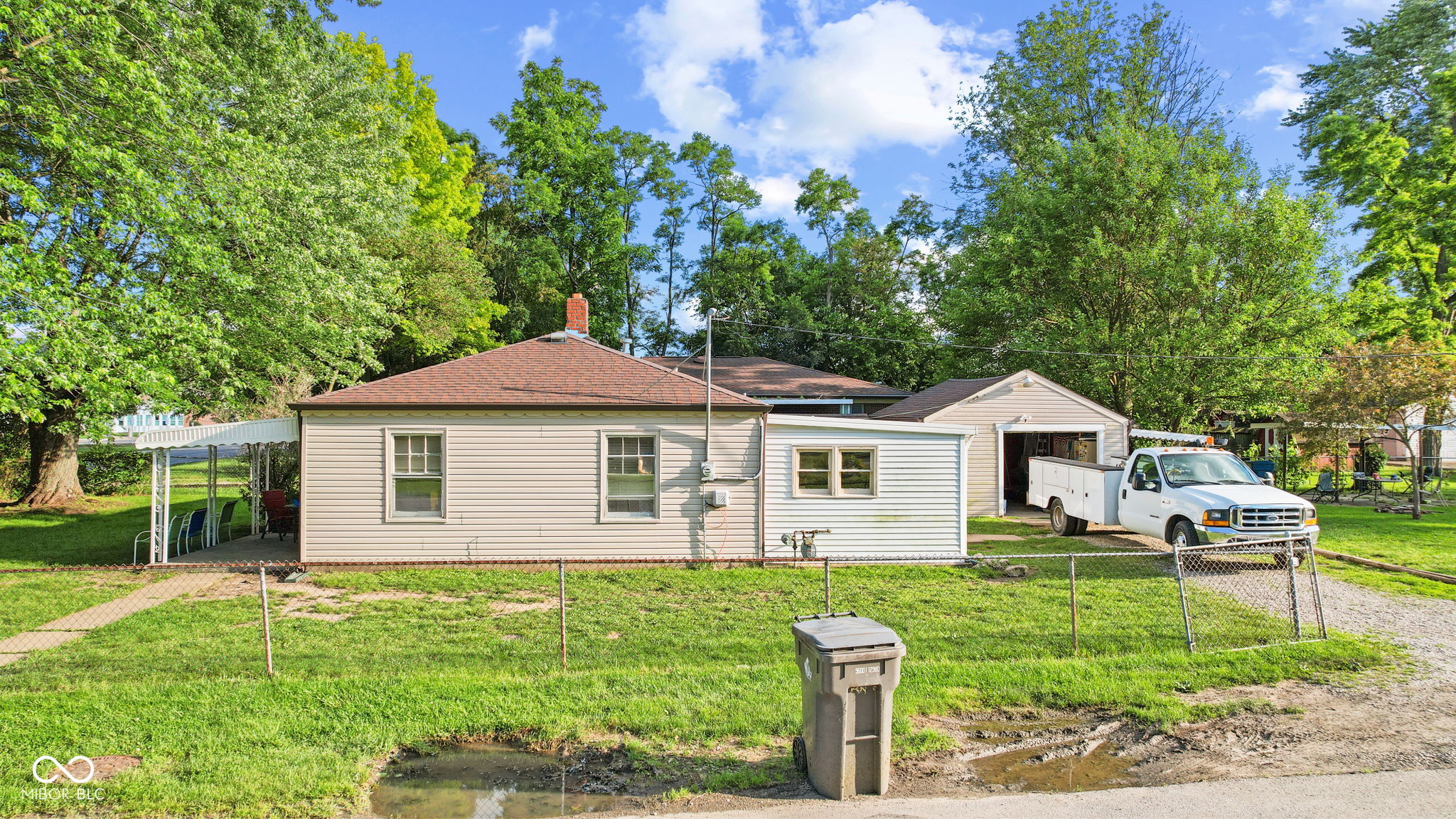 Photo 2 of 15 of 5640 S Keystone Avenue house